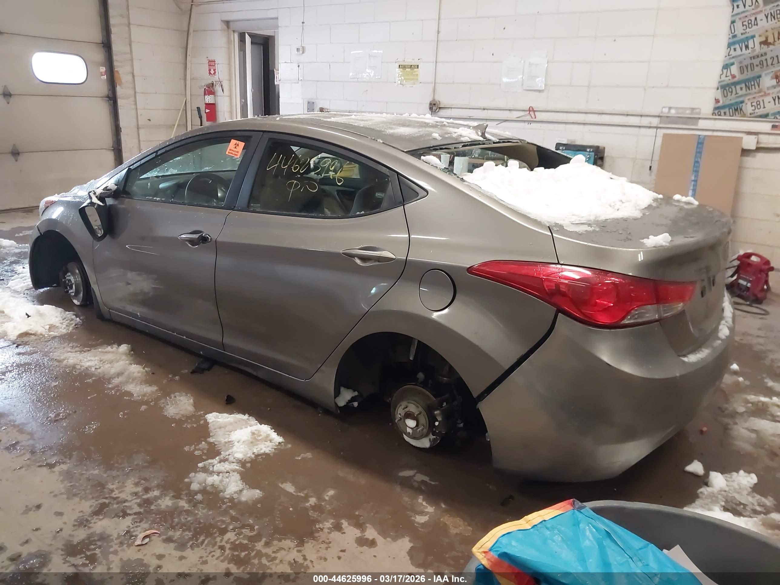 HYUNDAI ELANTRA image 3