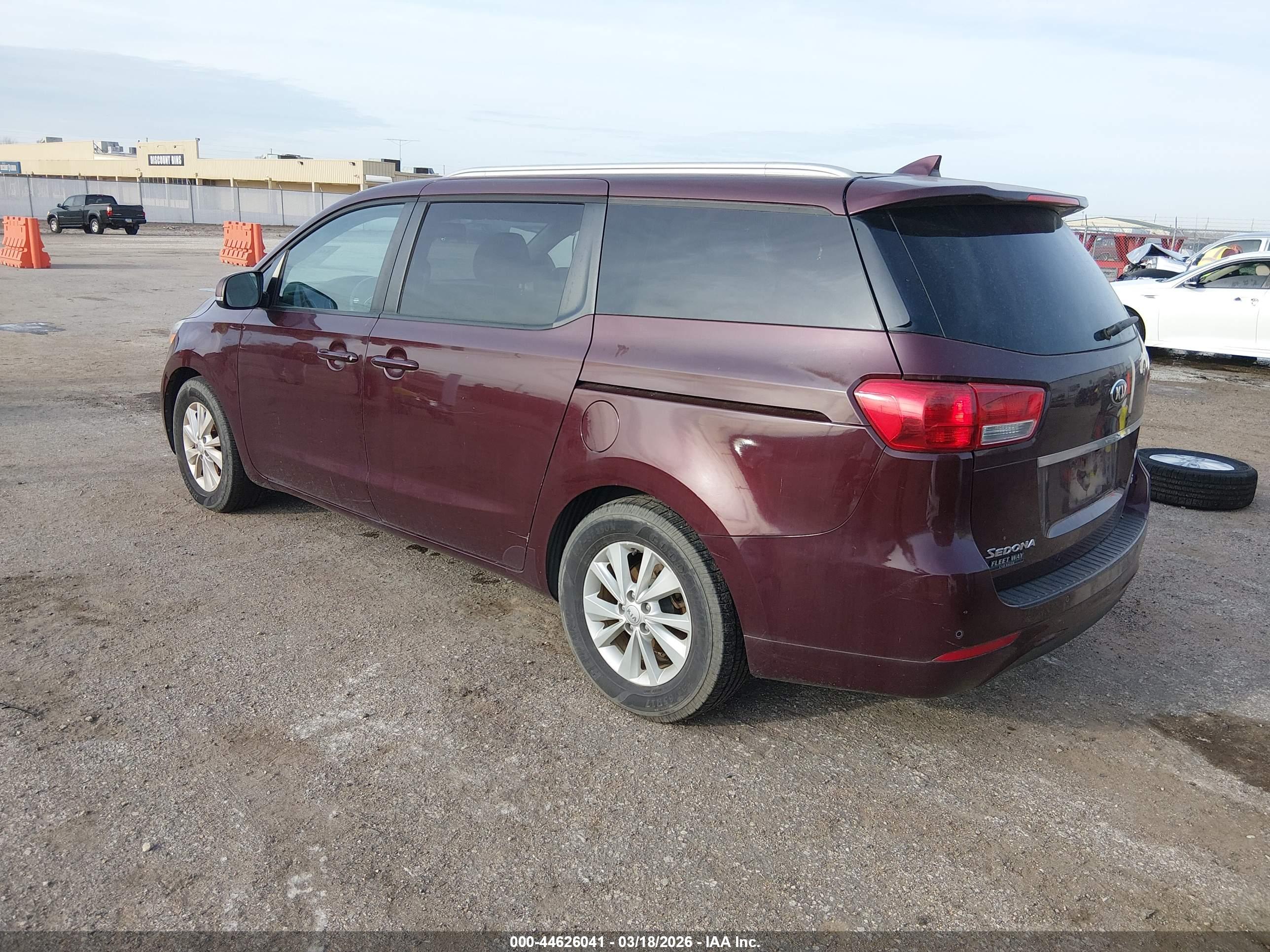 KIA SEDONA image 3
