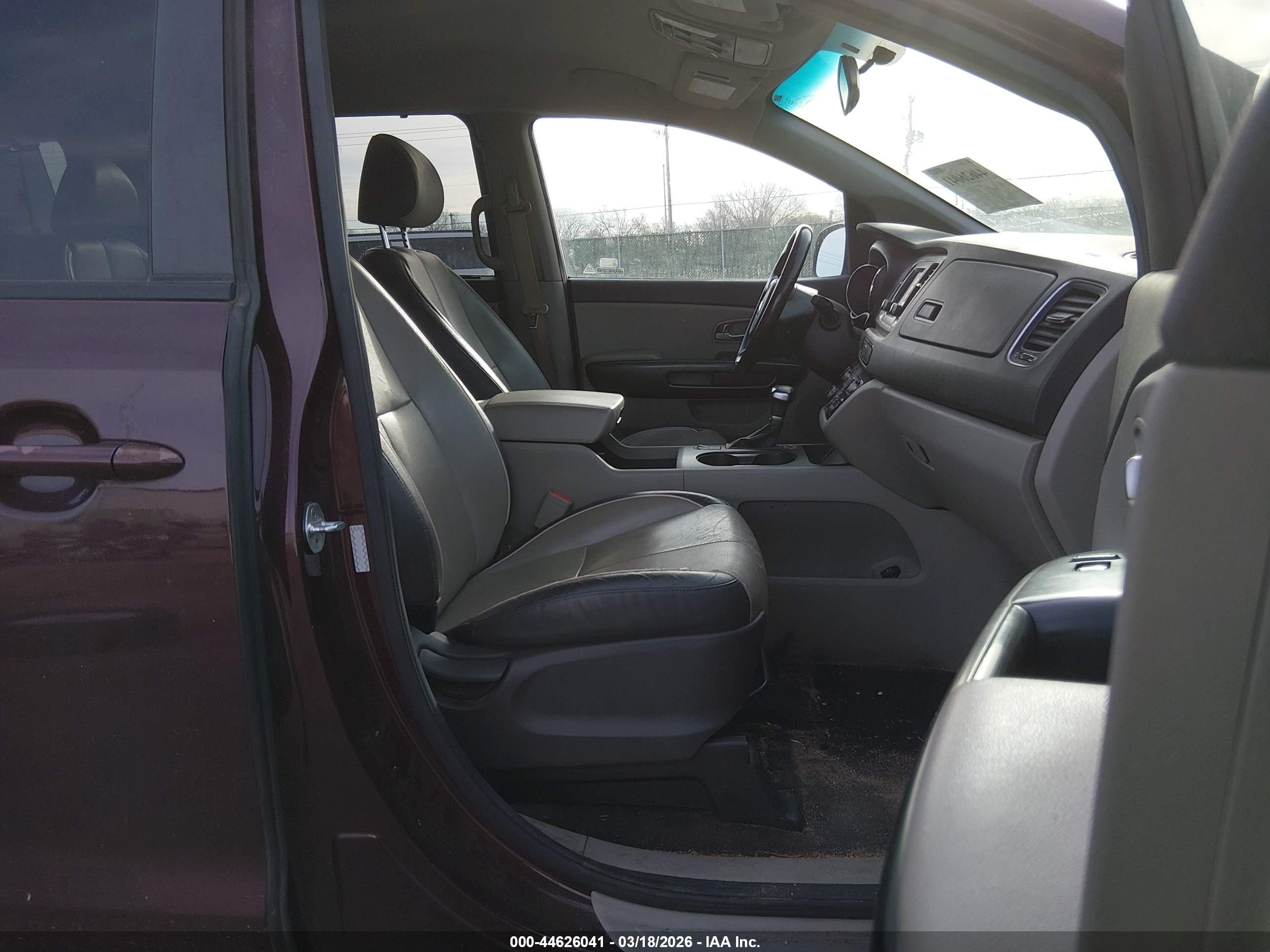 KIA SEDONA image 5