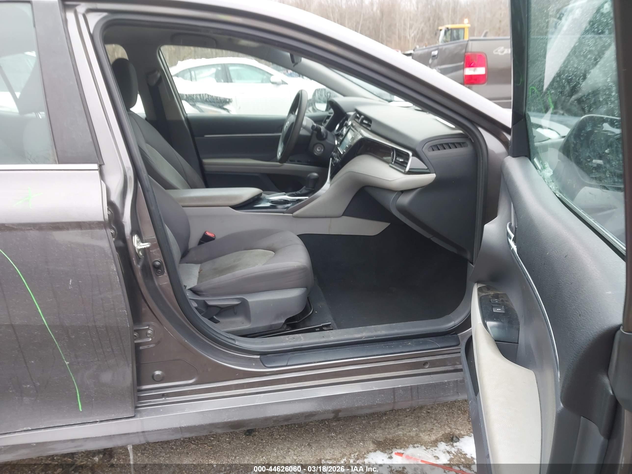 TOYOTA CAMRY image 5