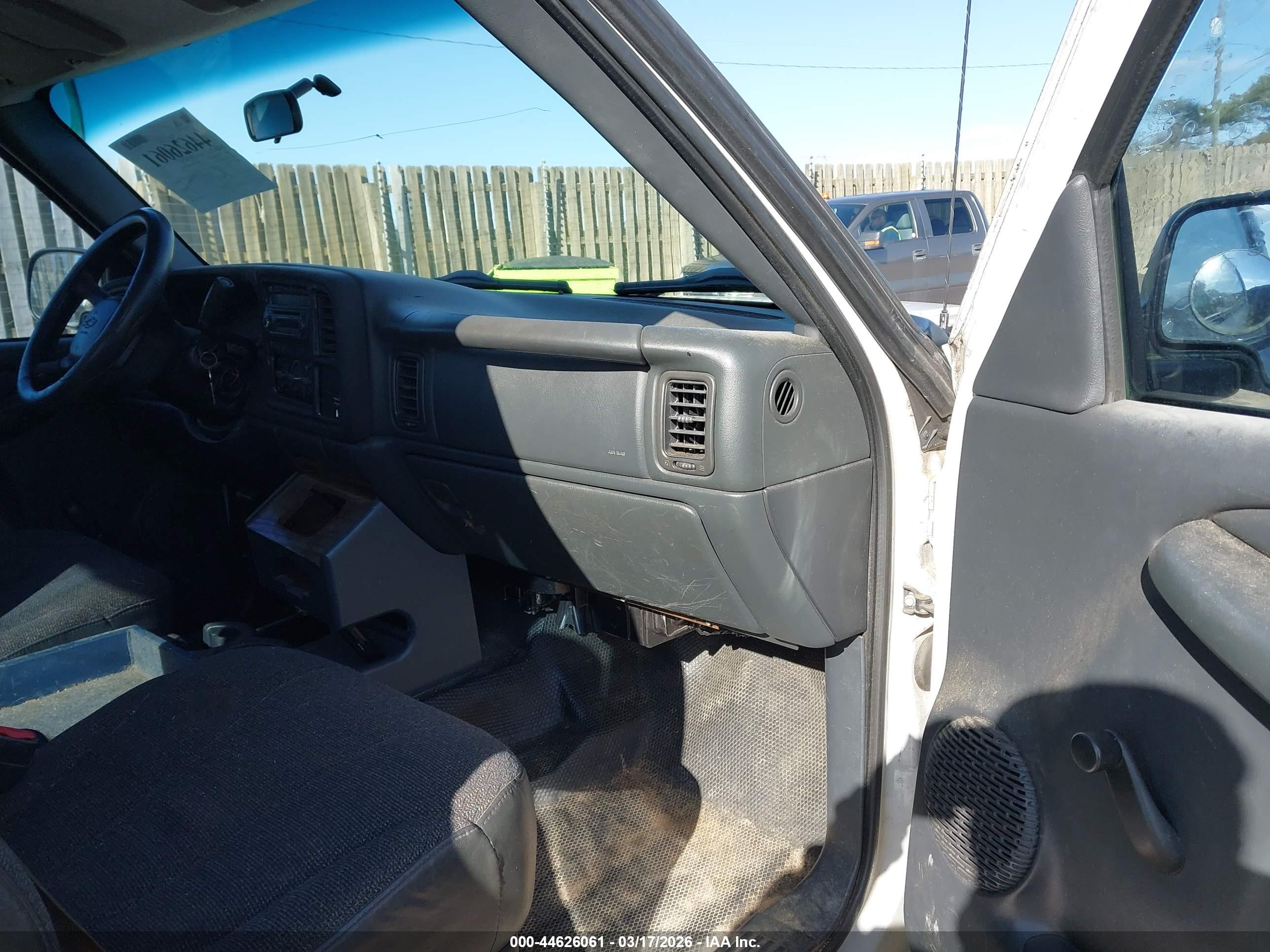 CHEVROLET SILVERADO image 5