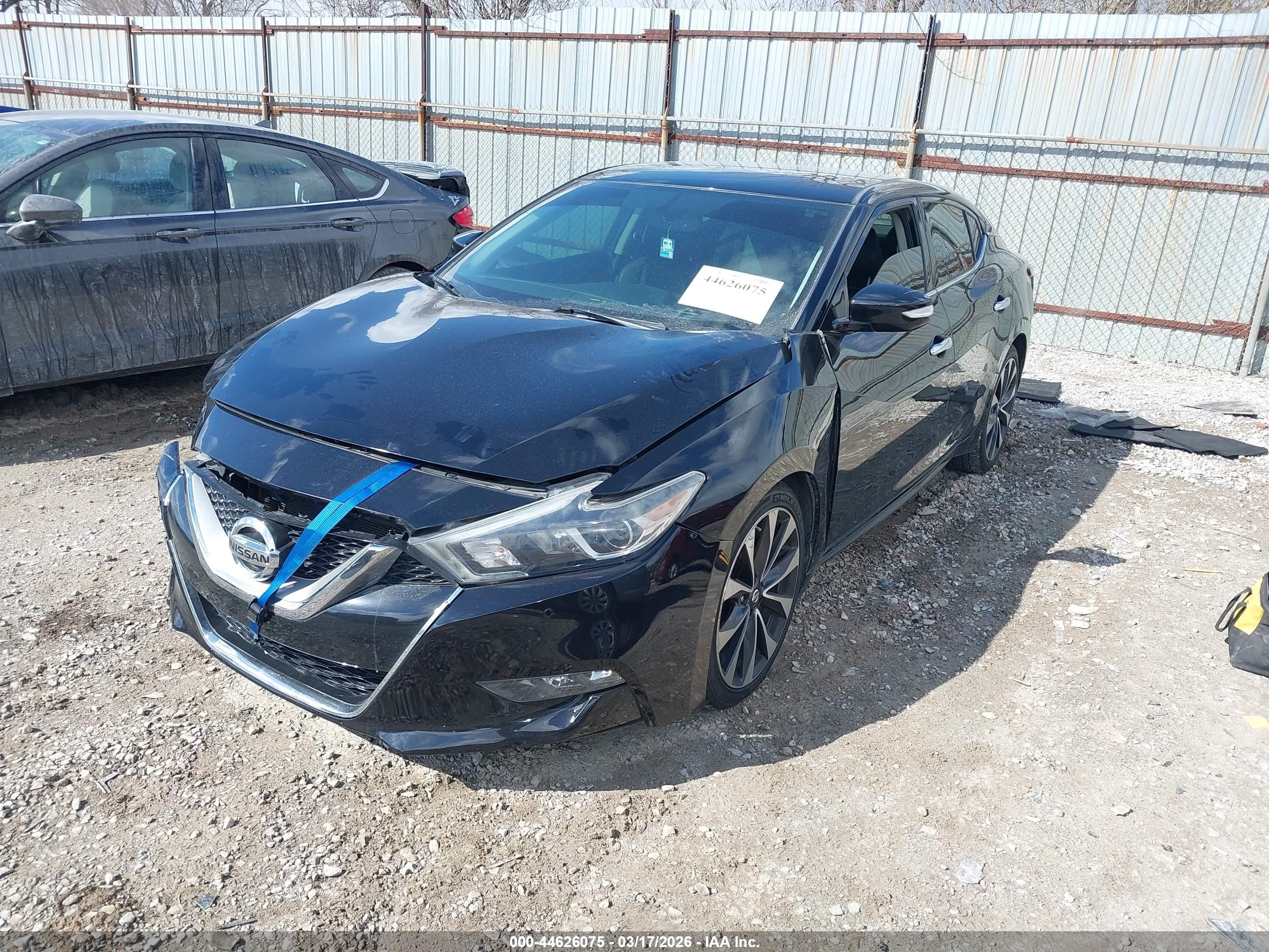 NISSAN MAXIMA image 2