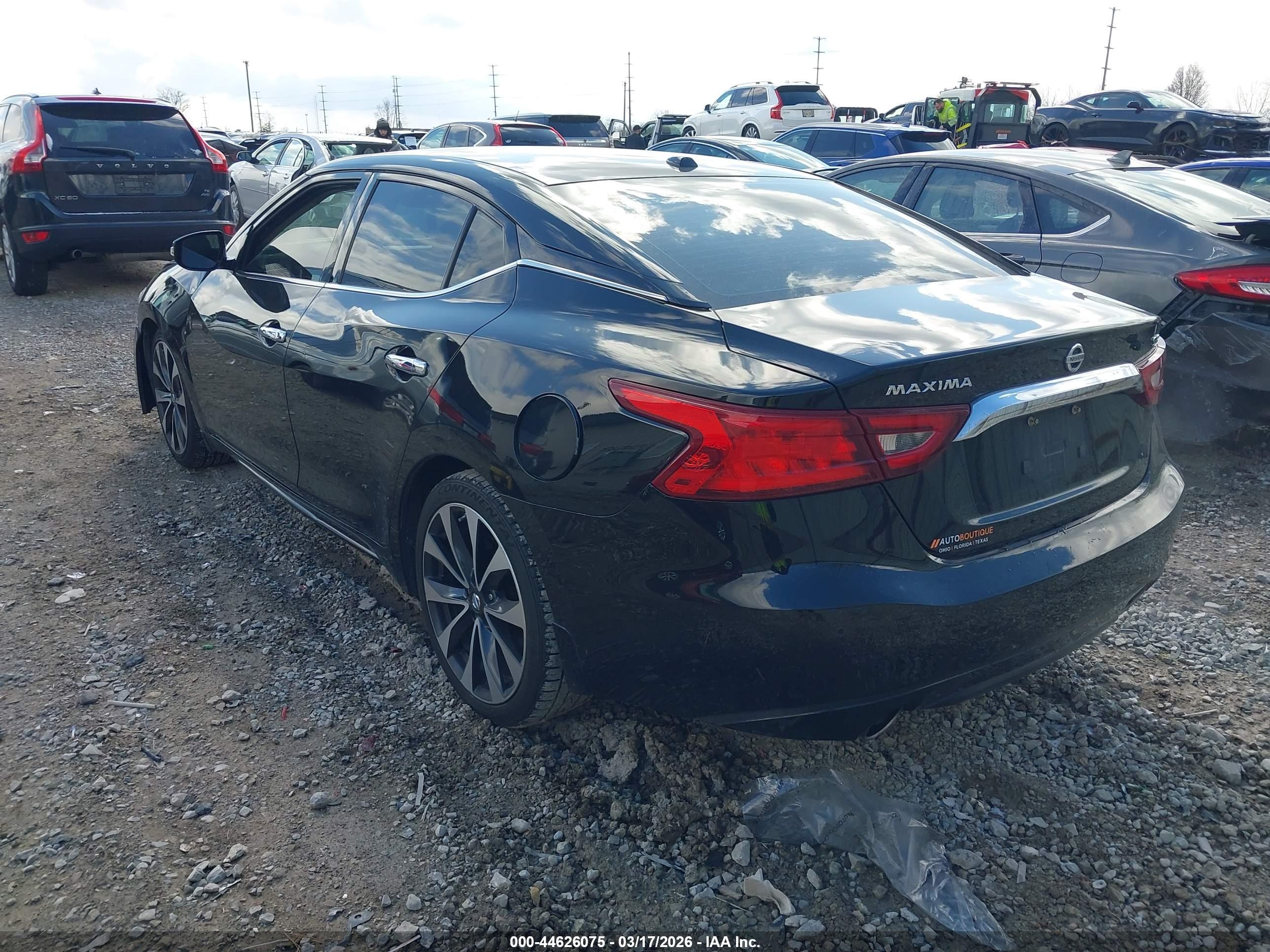 NISSAN MAXIMA image 3