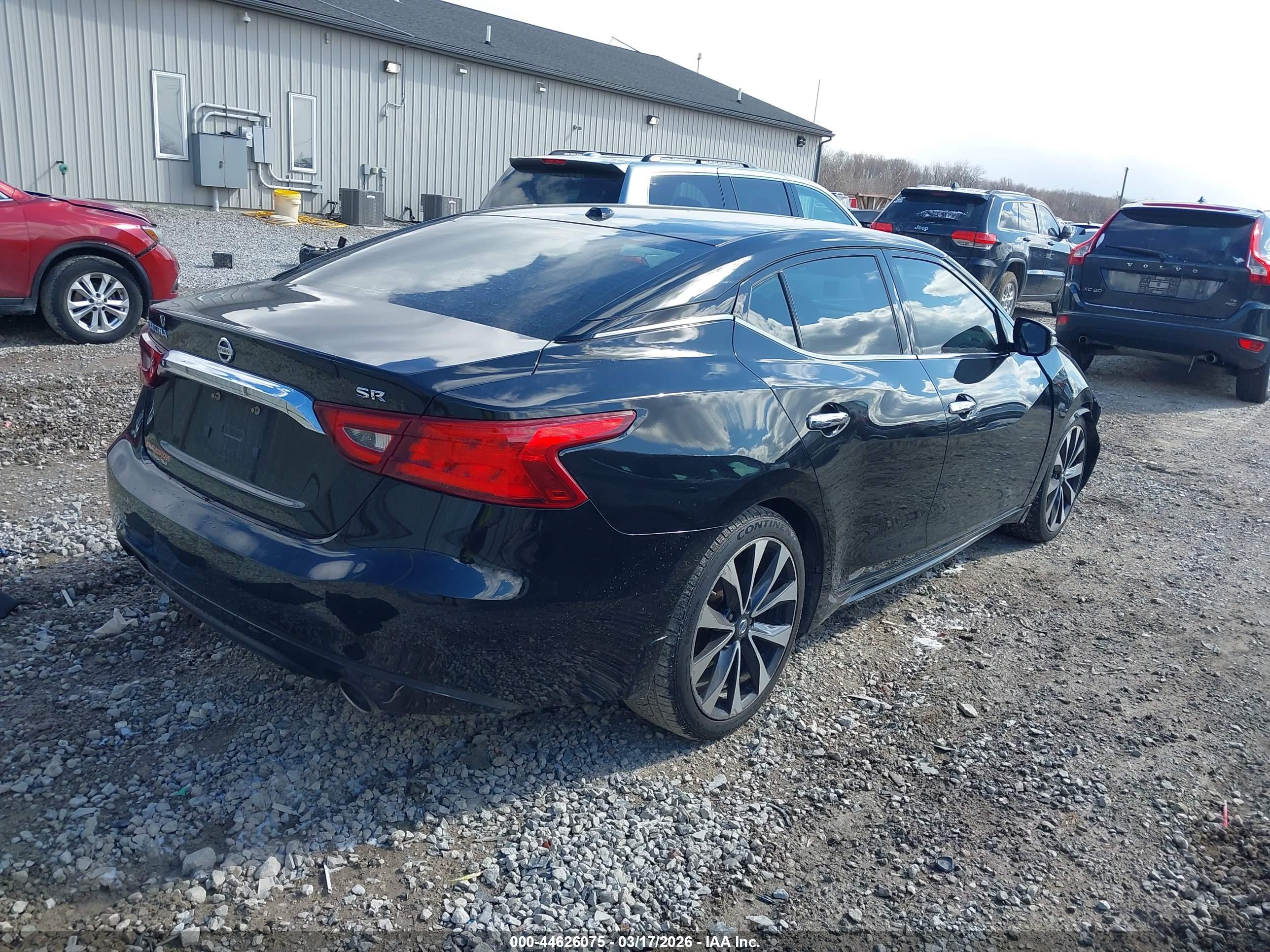 NISSAN MAXIMA image 4