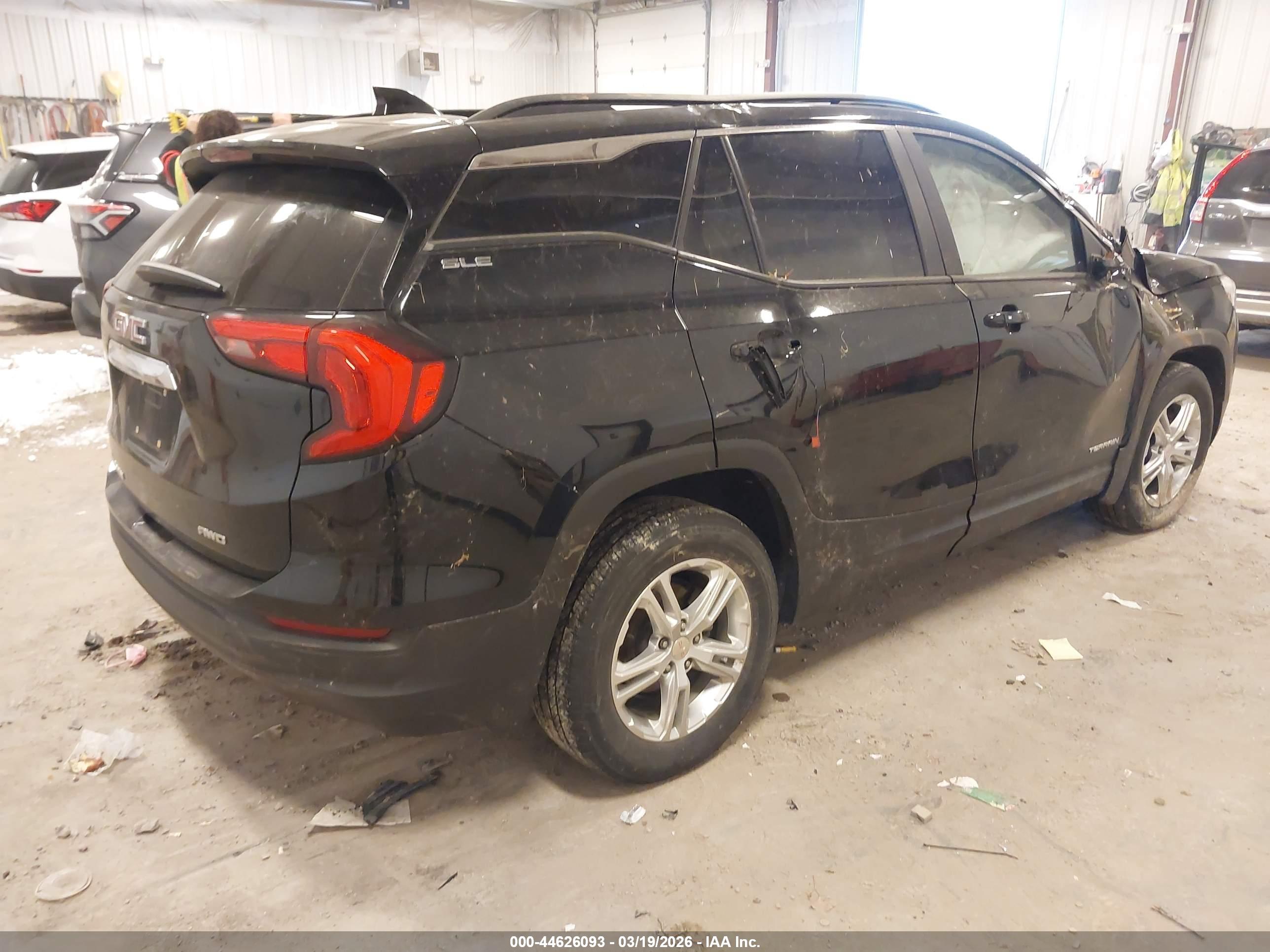 GMC TERRAIN image 4