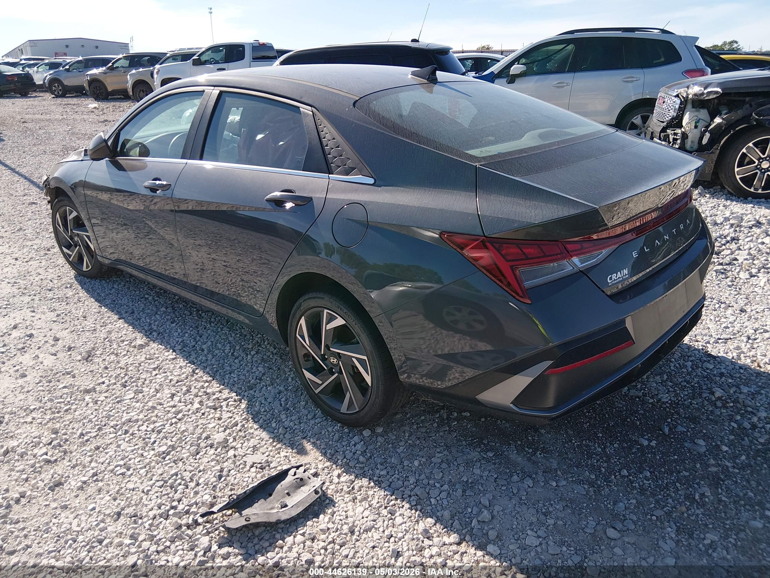 HYUNDAI ELANTRA image 3