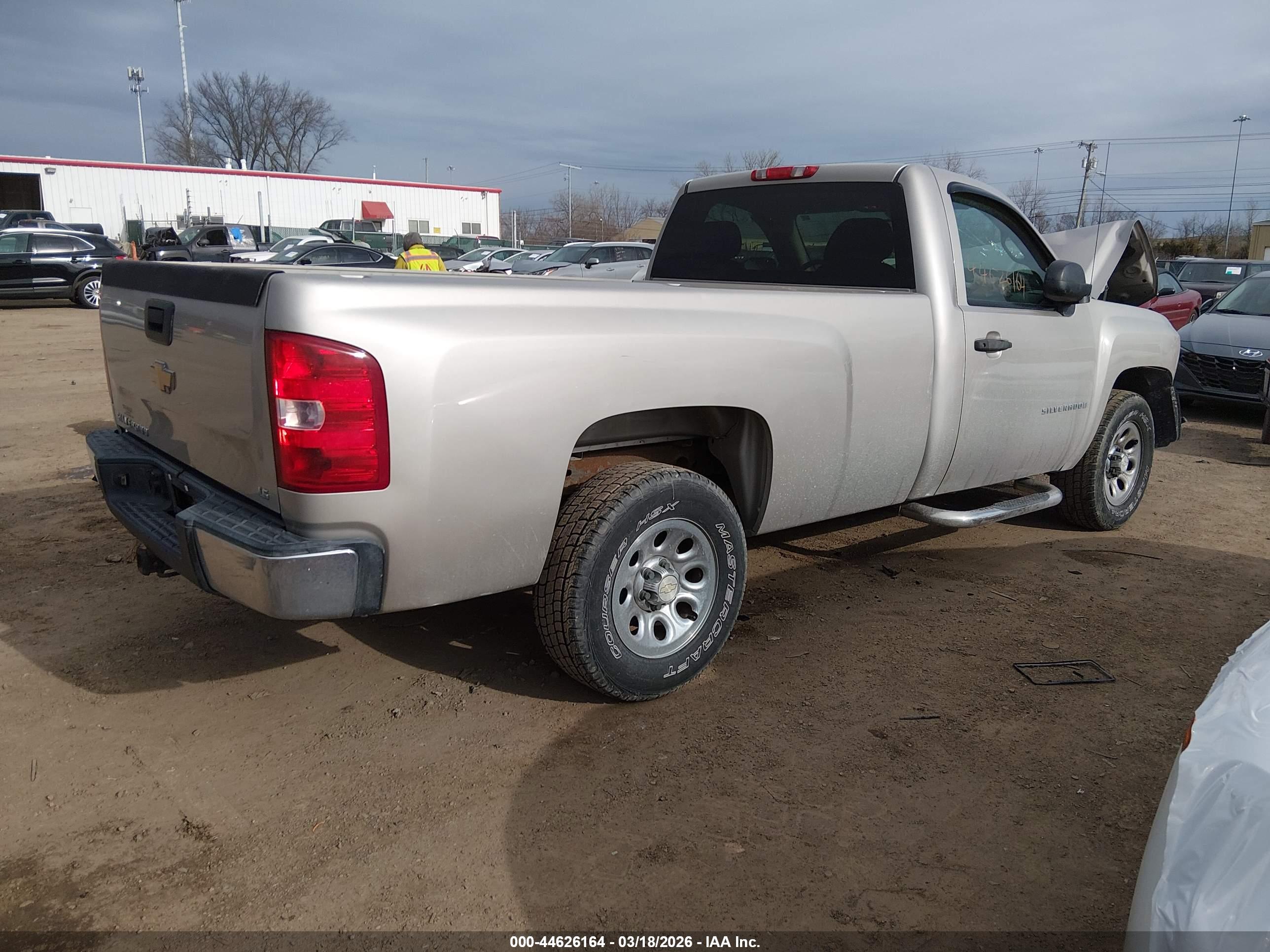 CHEVROLET SILVERADO image 4