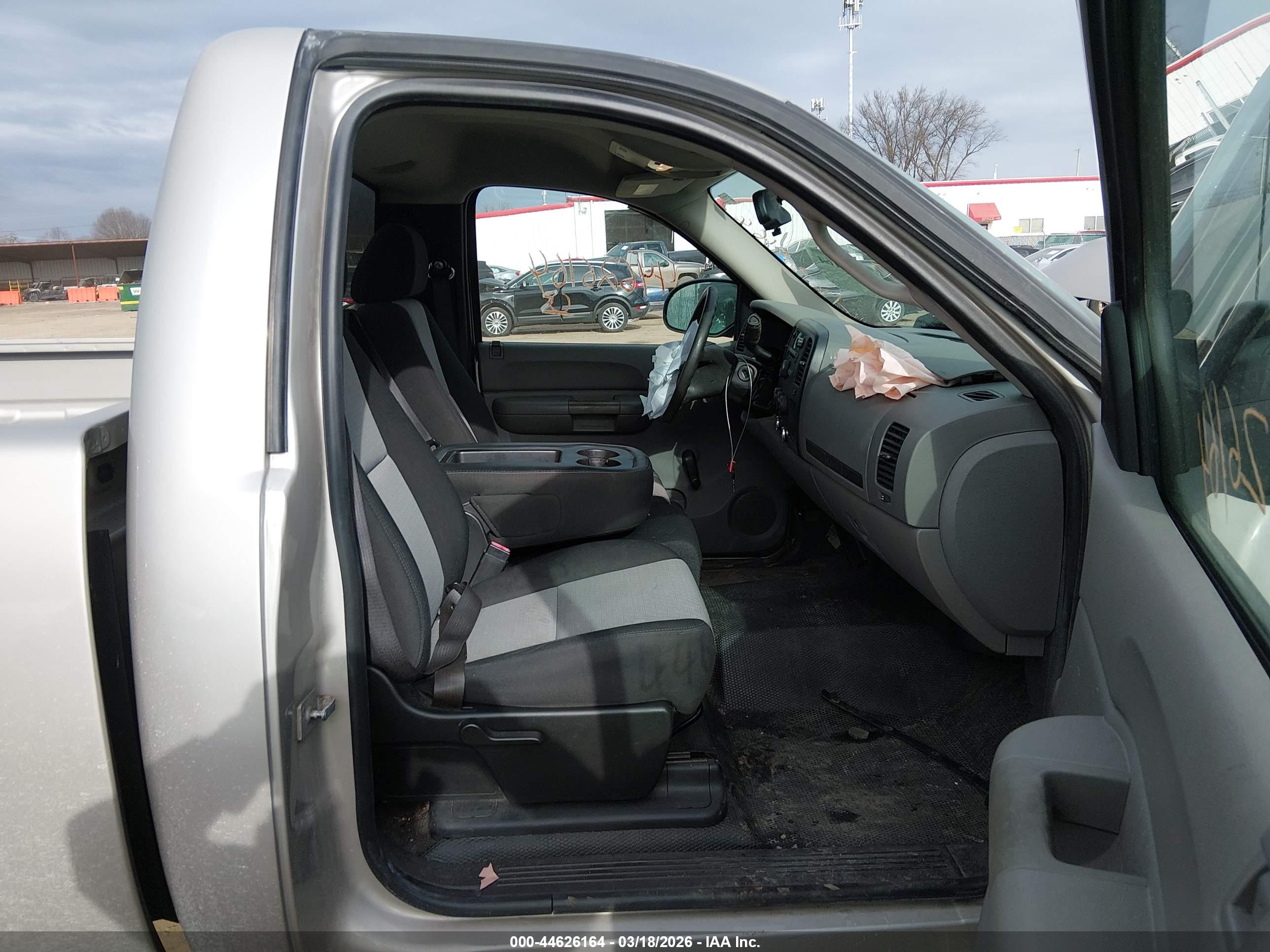 CHEVROLET SILVERADO image 5