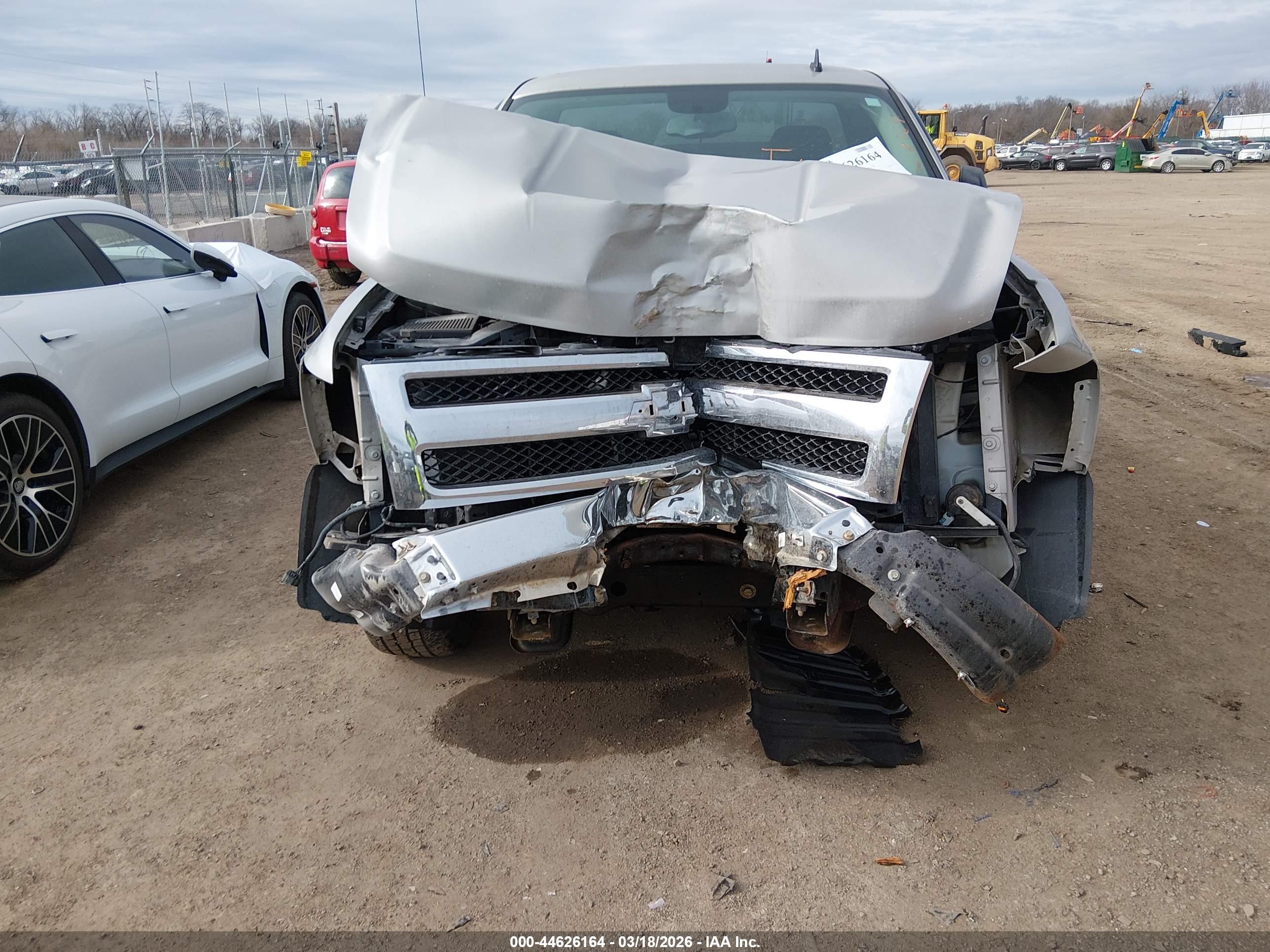 CHEVROLET SILVERADO image 6