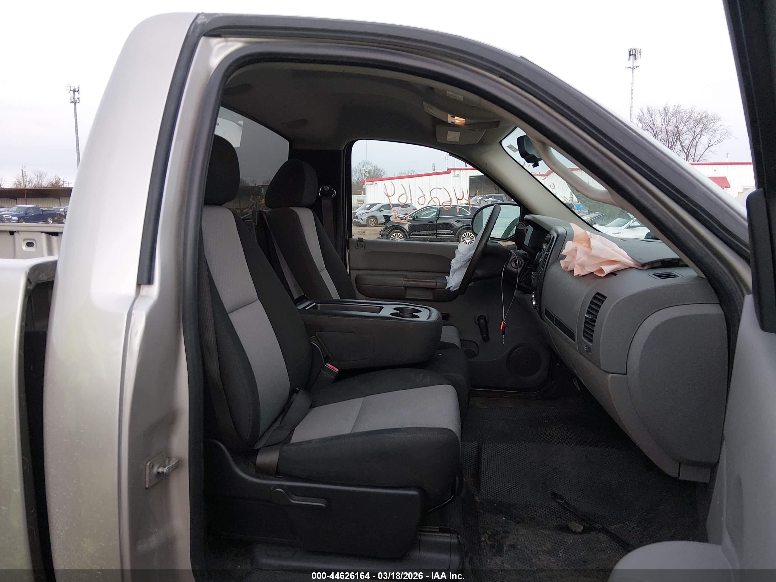 CHEVROLET SILVERADO image 8