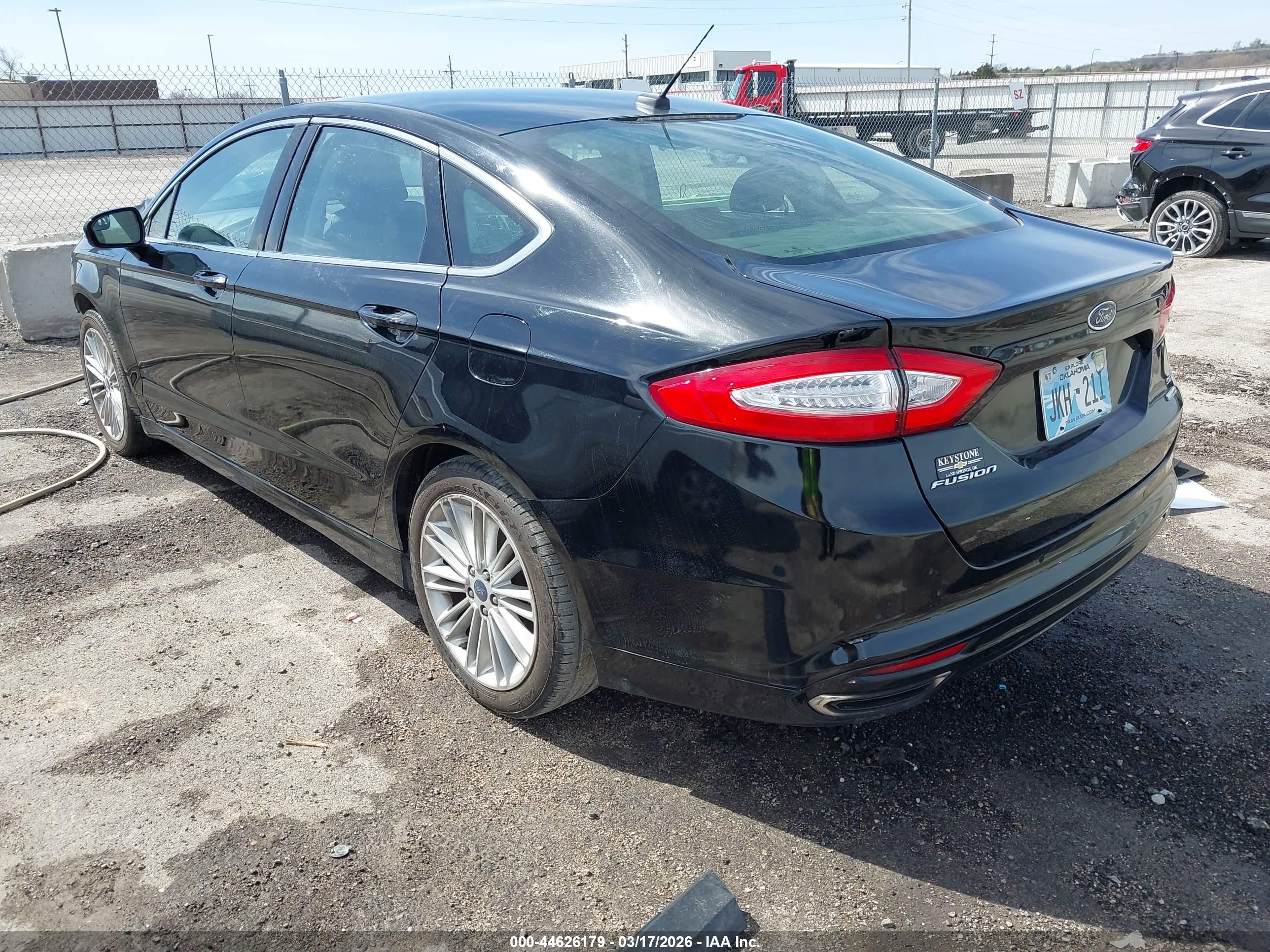 FORD FUSION image 3