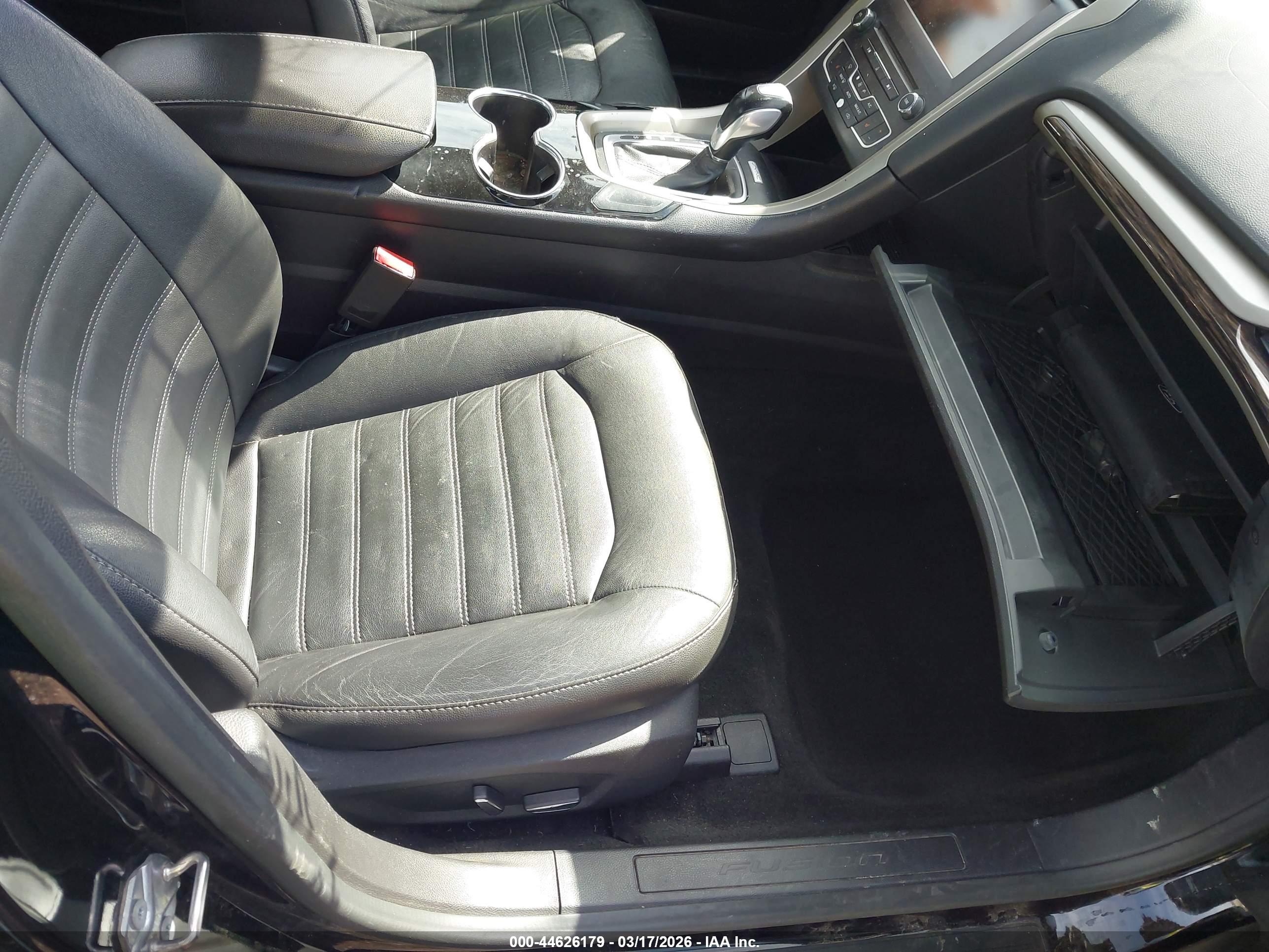 FORD FUSION image 5