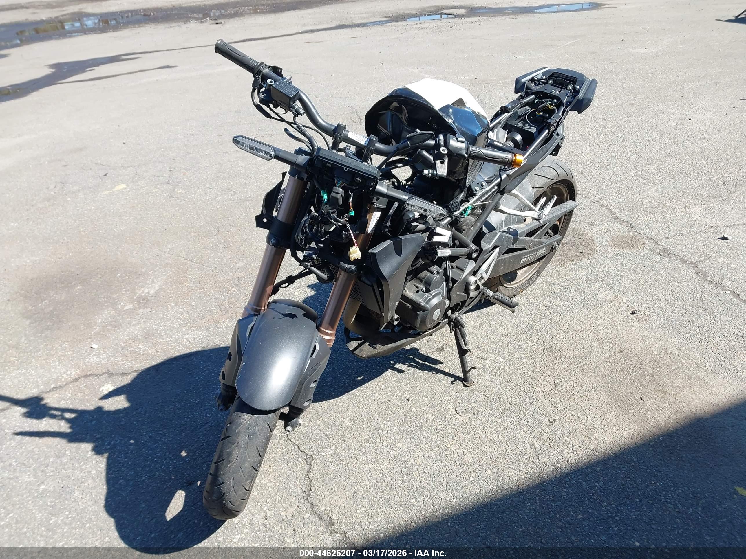 HONDA CBF300 image 2