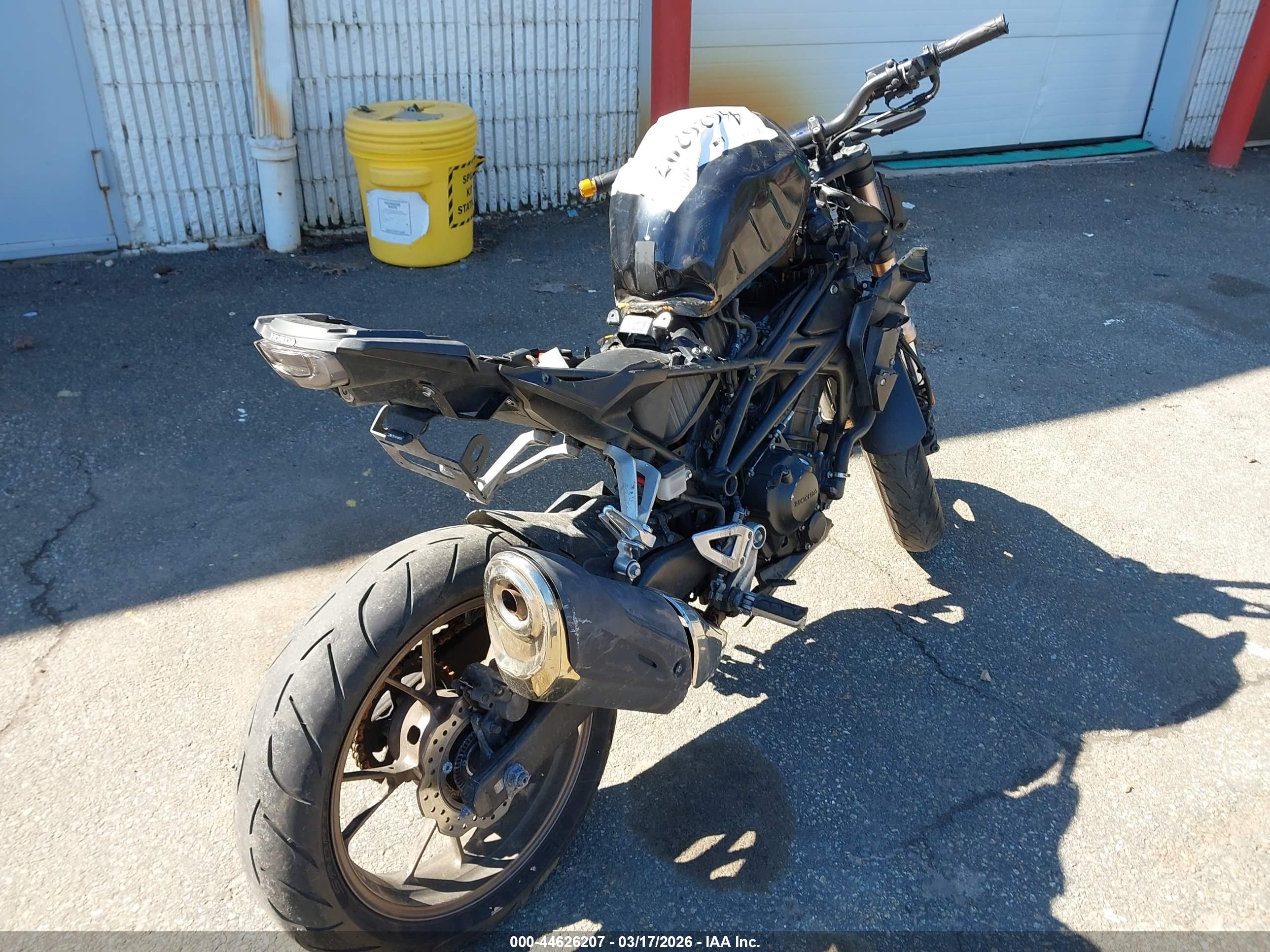 HONDA CBF300 image 4