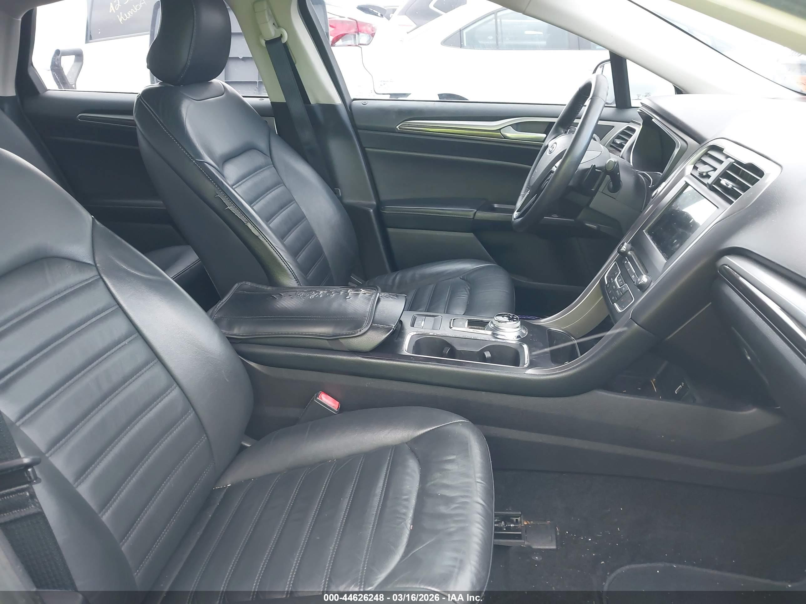 FORD FUSION image 5