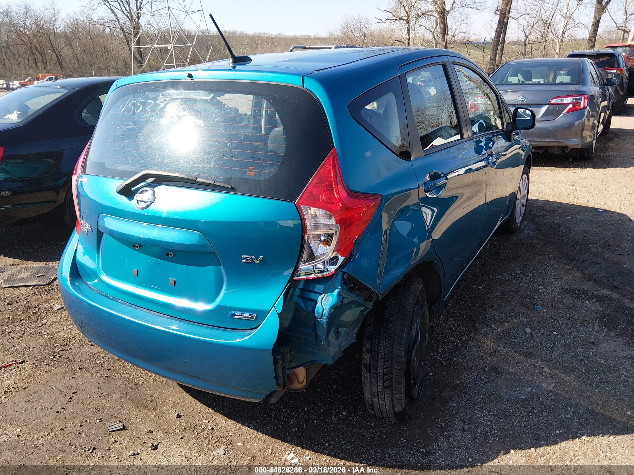 NISSAN VERSA image 4