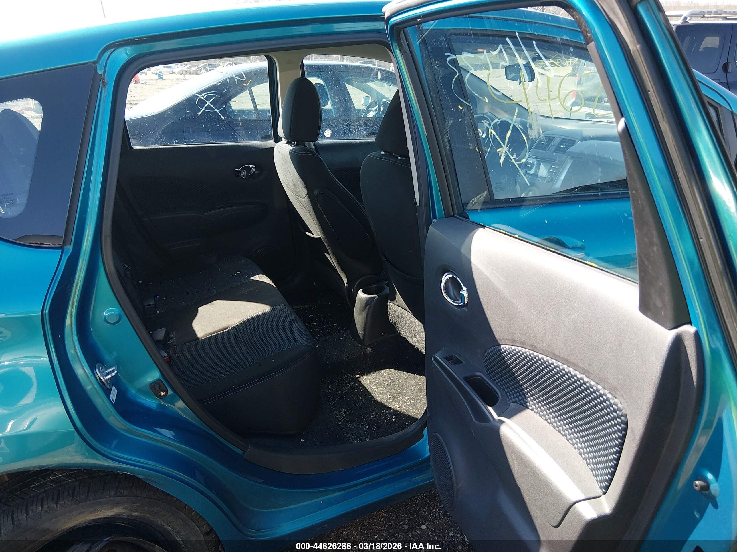 NISSAN VERSA image 8