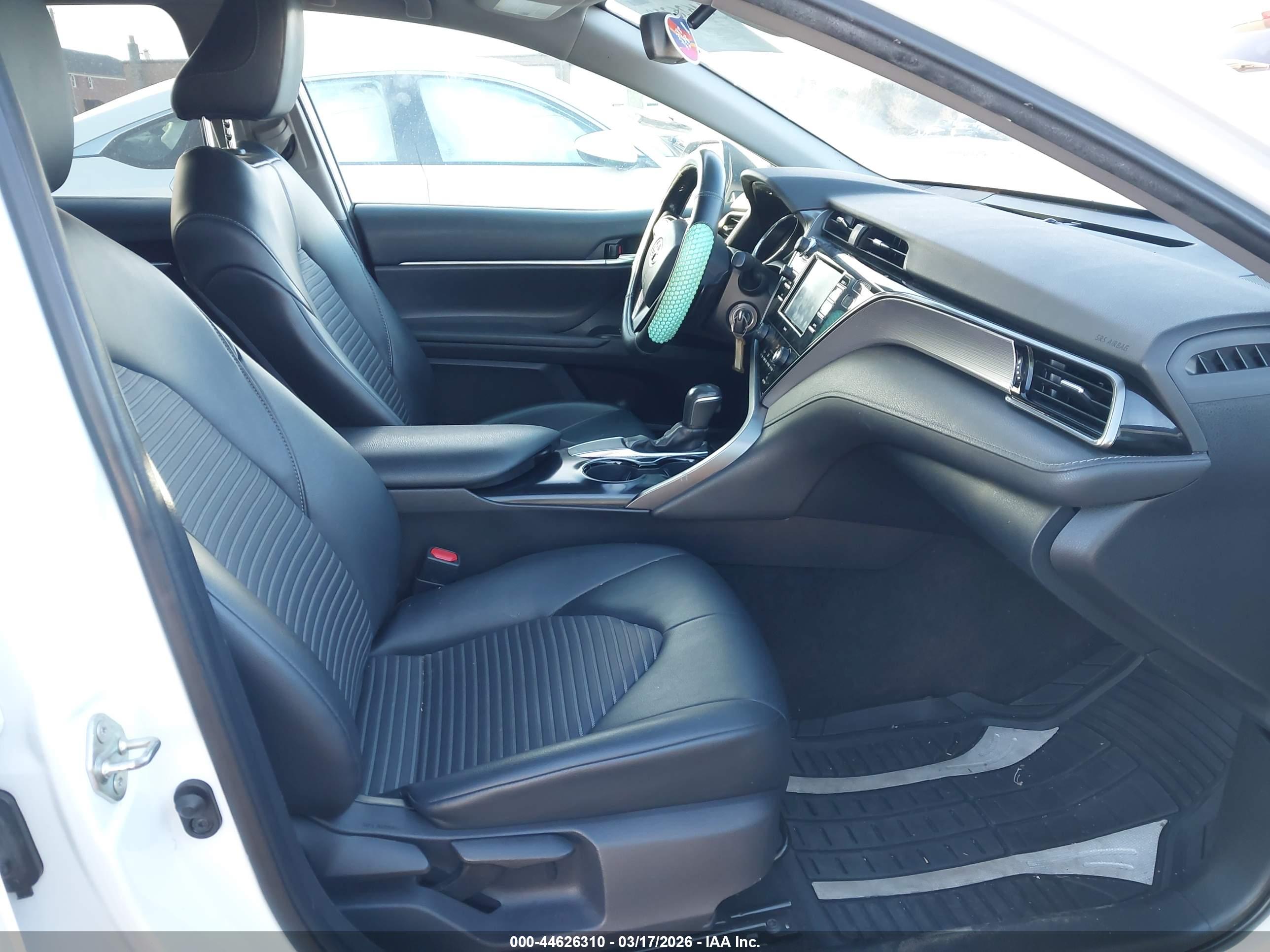 TOYOTA CAMRY image 5