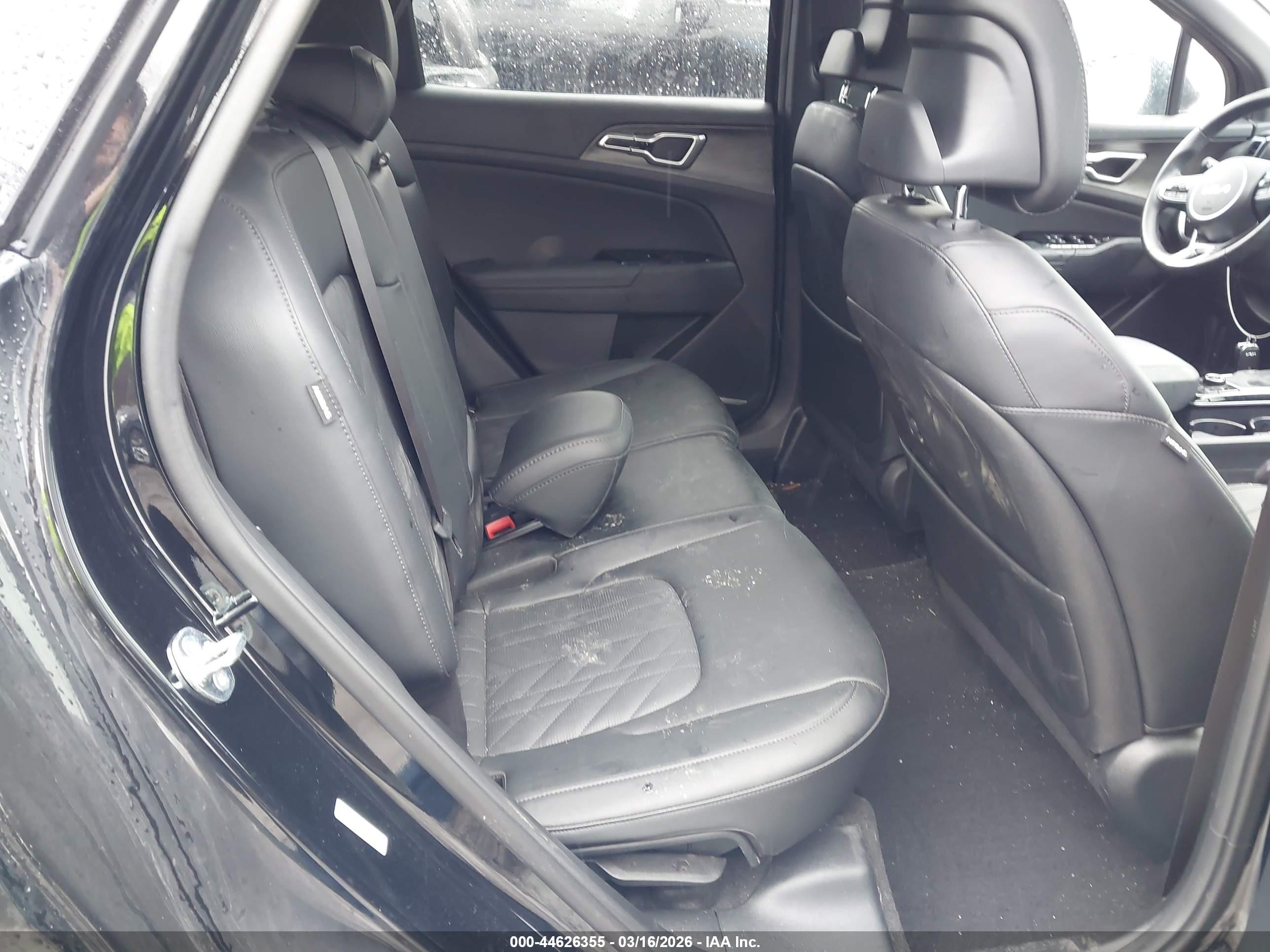 KIA SPORTAGE image 8