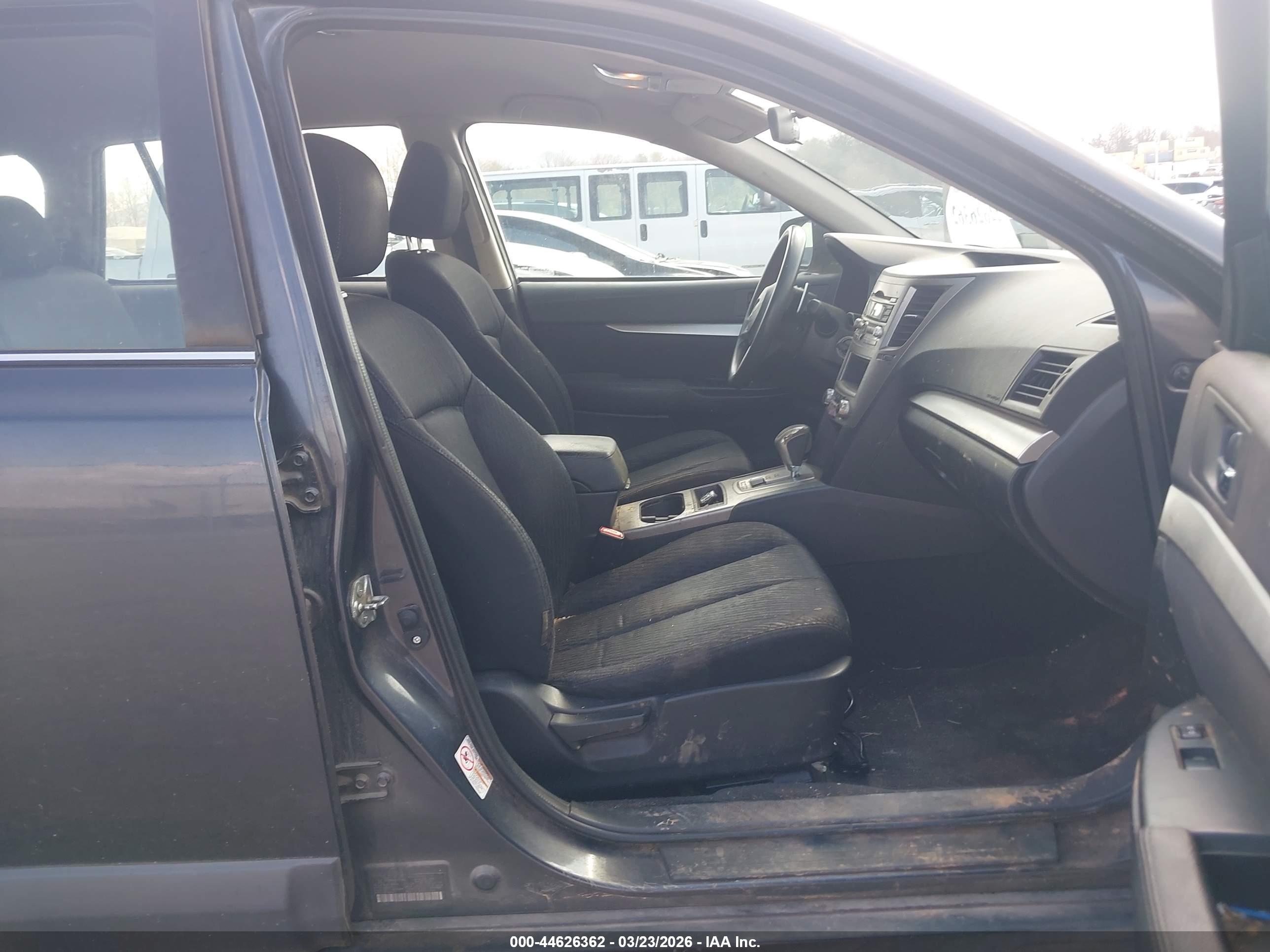 SUBARU OUTBACK image 5
