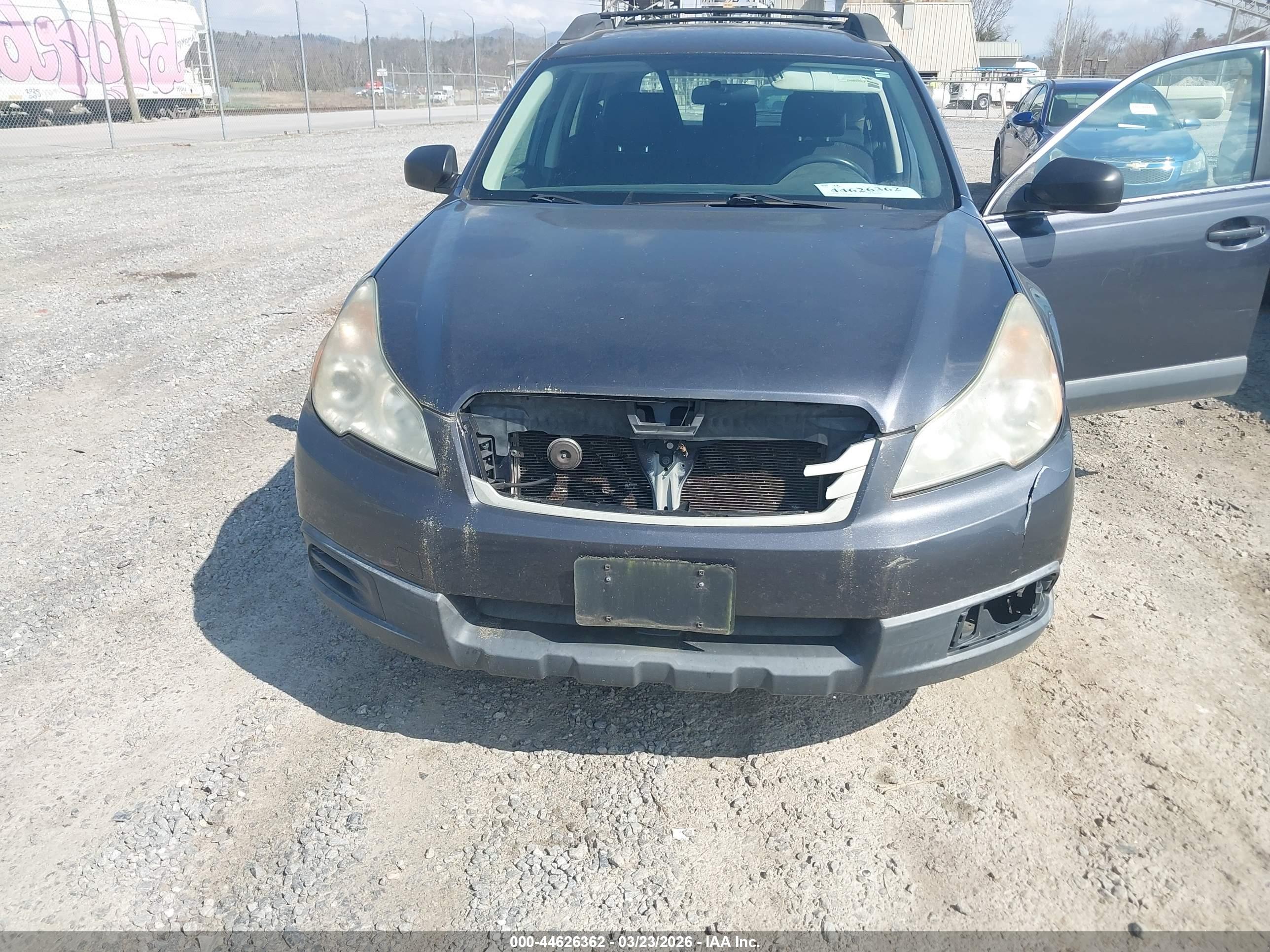 SUBARU OUTBACK image 6
