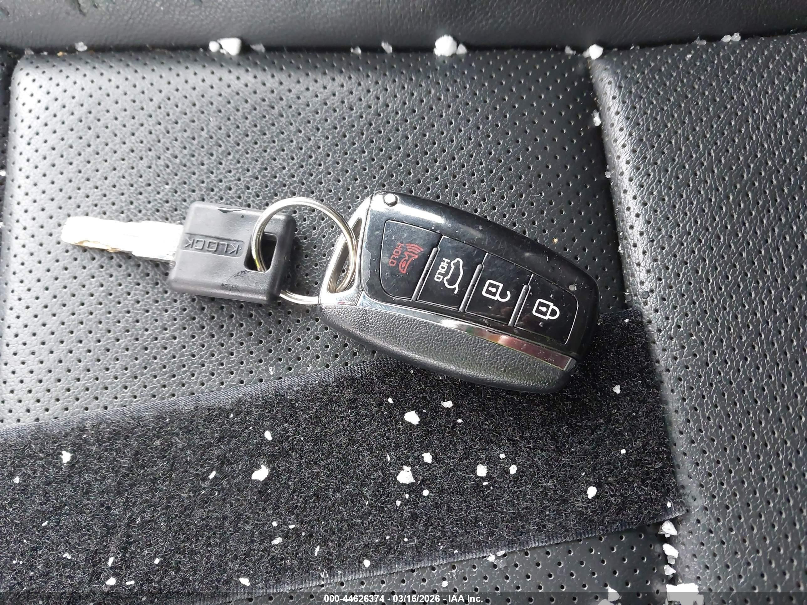 HYUNDAI SANTA image 11