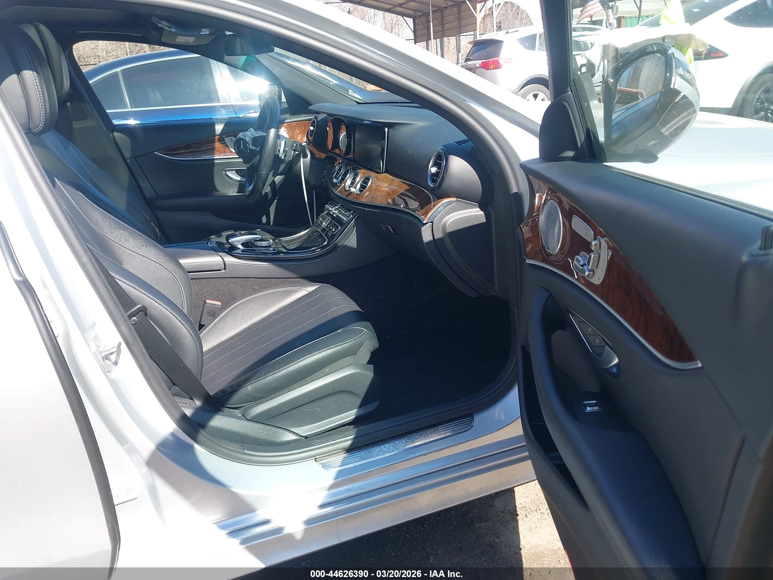 MERCEDES-BENZ E image 5