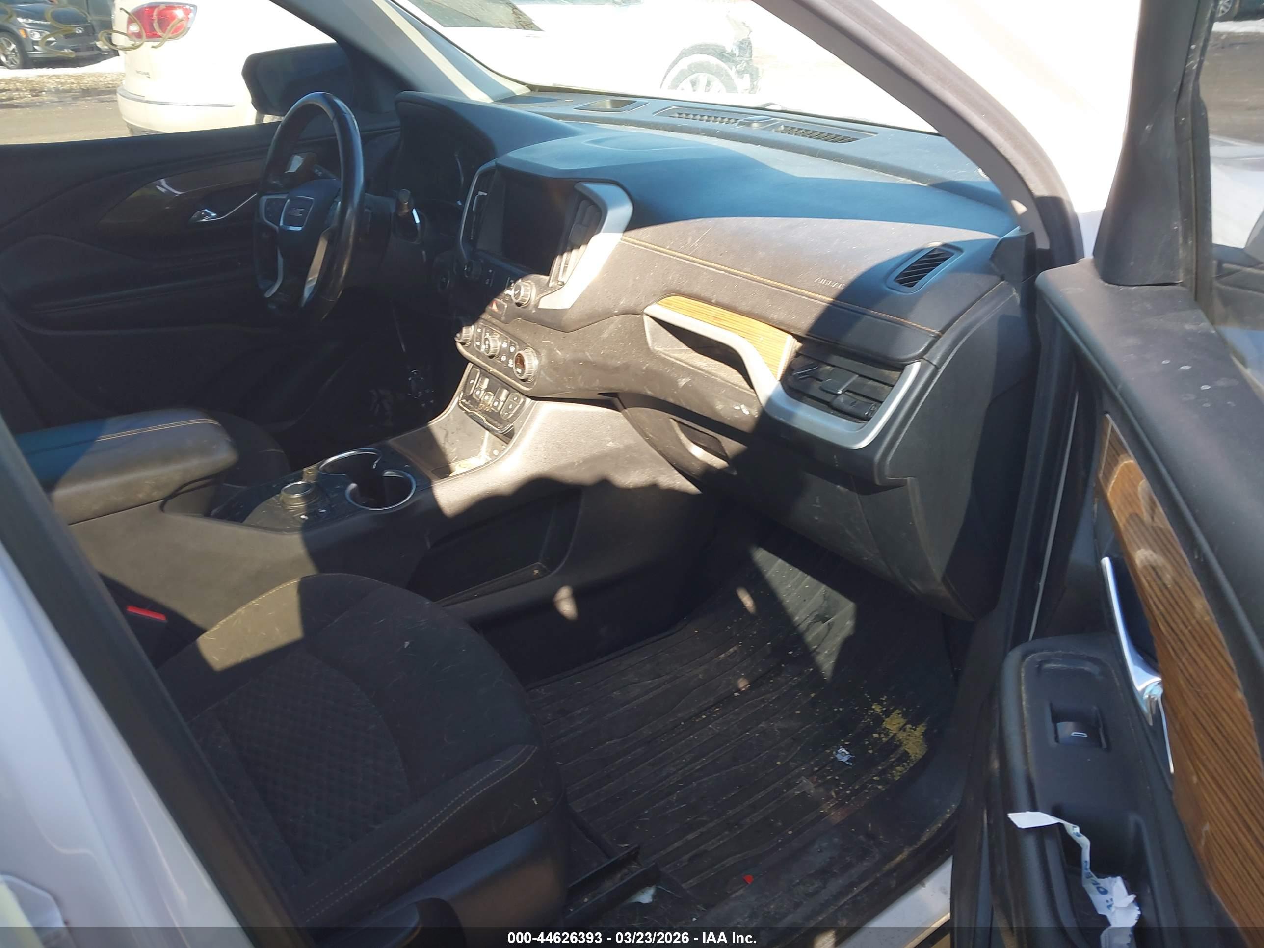 GMC TERRAIN image 5