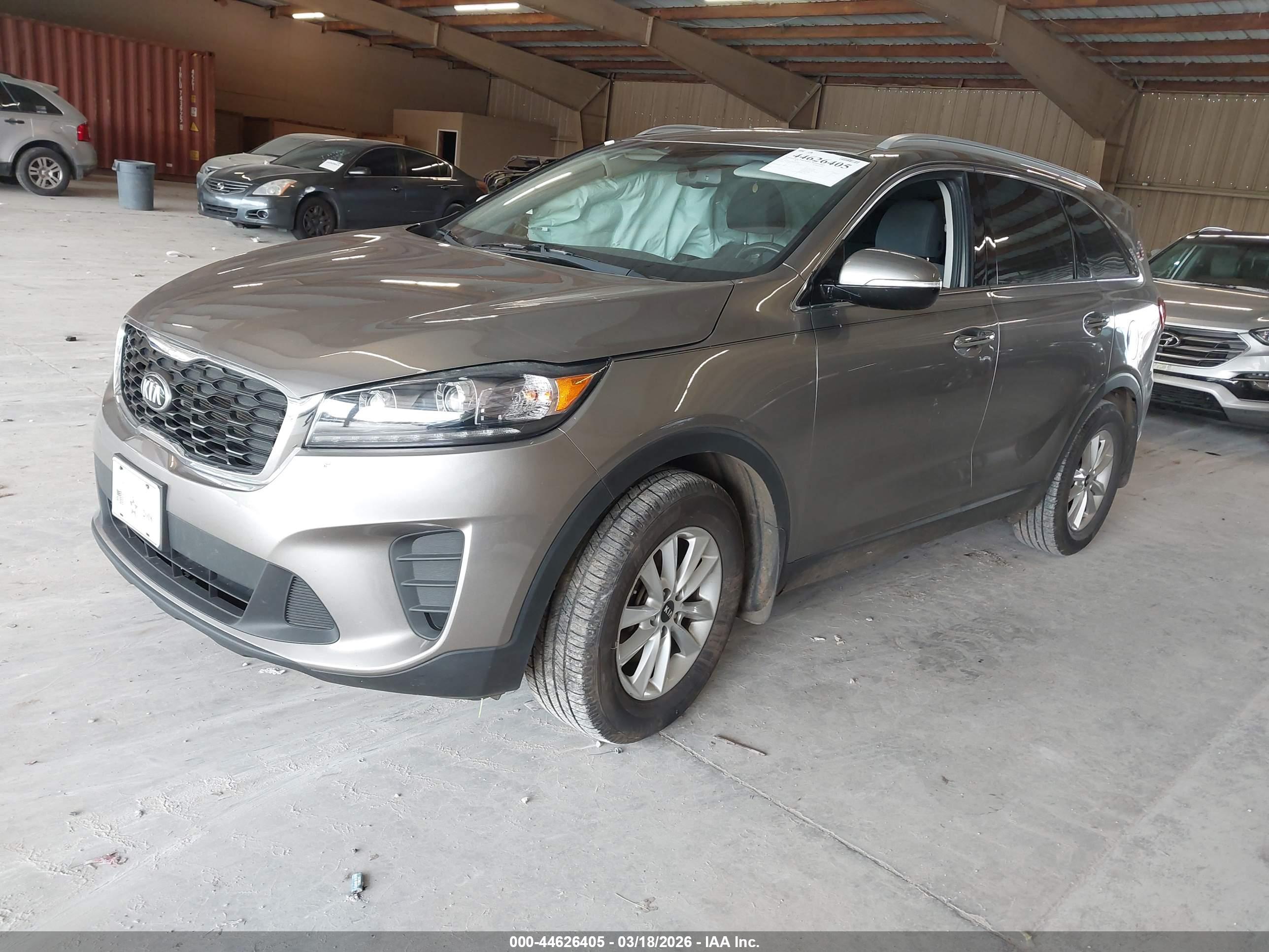 KIA SORENTO image 2