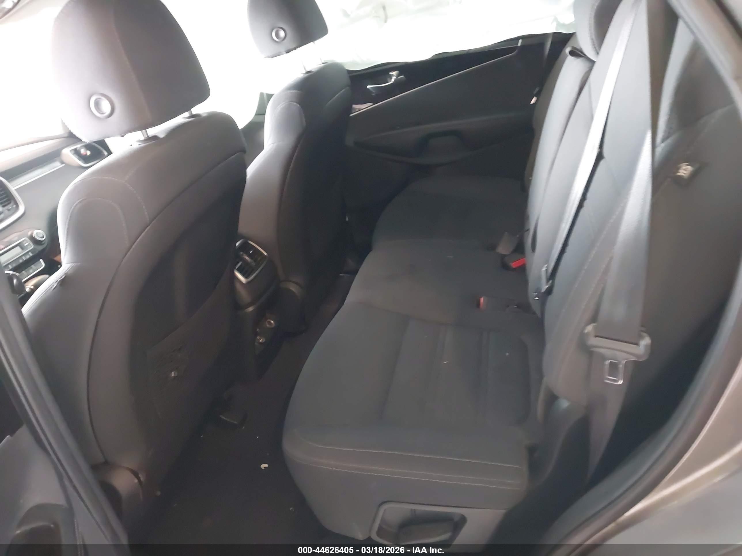 KIA SORENTO image 8