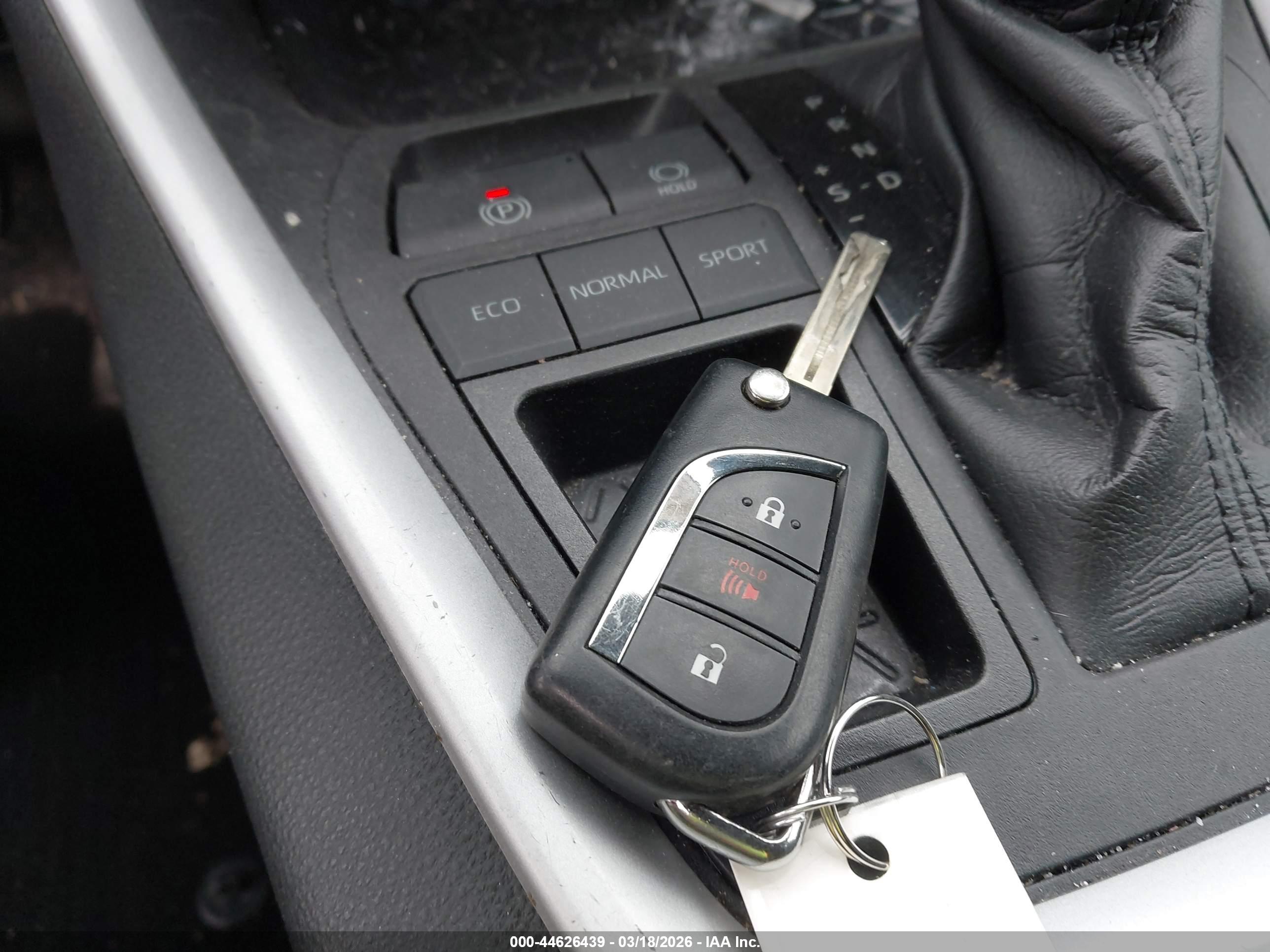 TOYOTA RAV4 image 11
