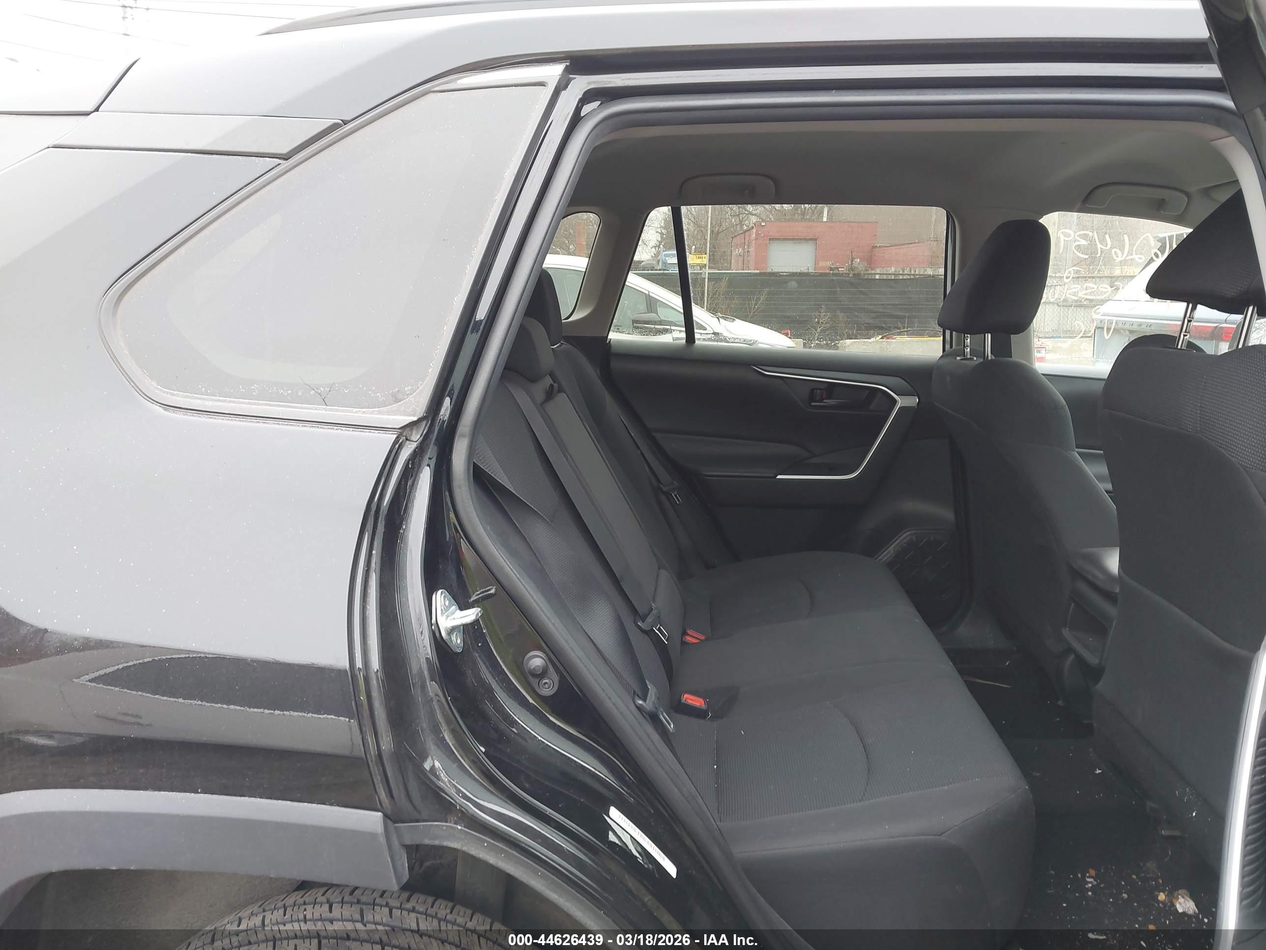 TOYOTA RAV4 image 8