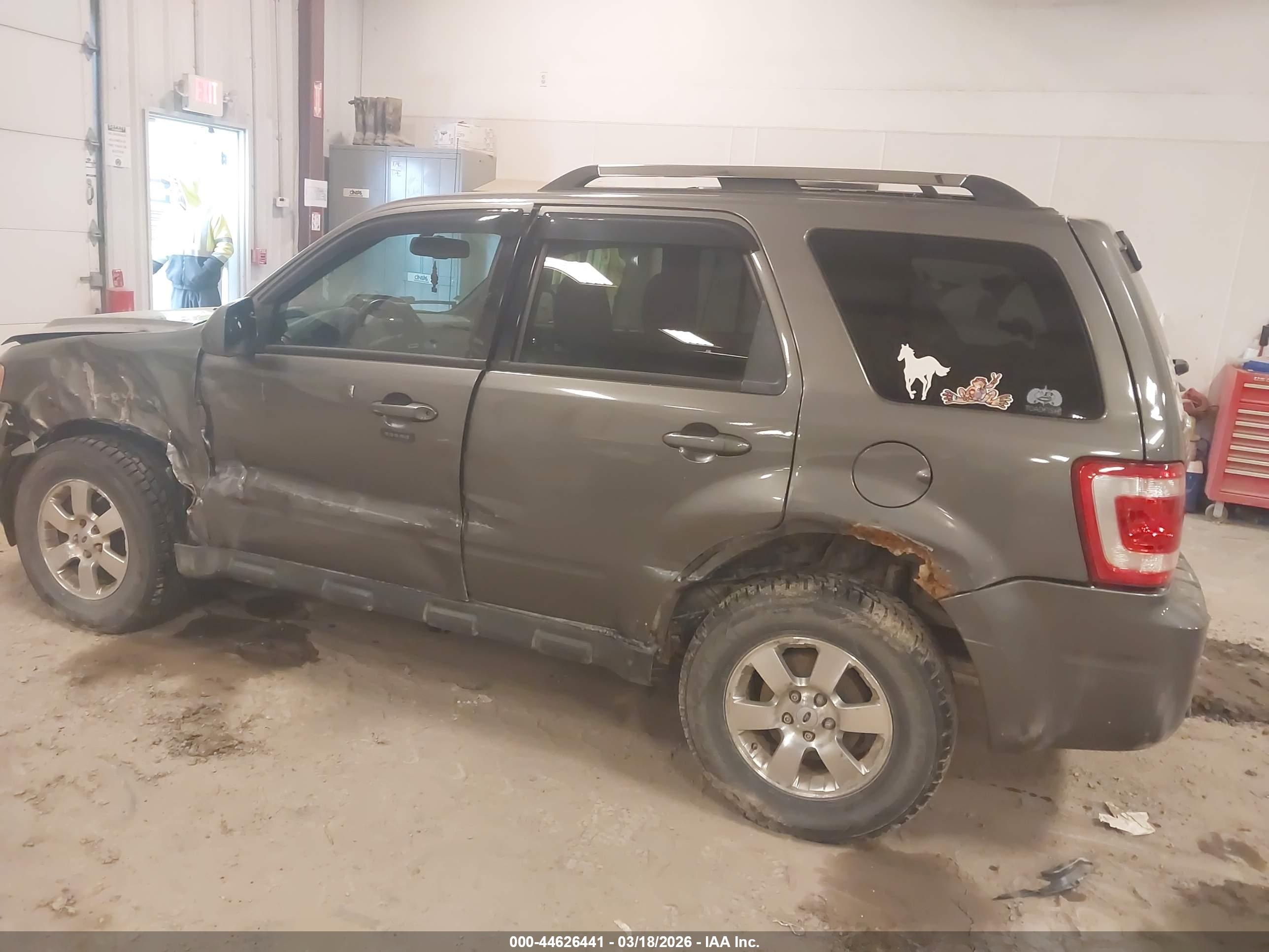 FORD ESCAPE image 3