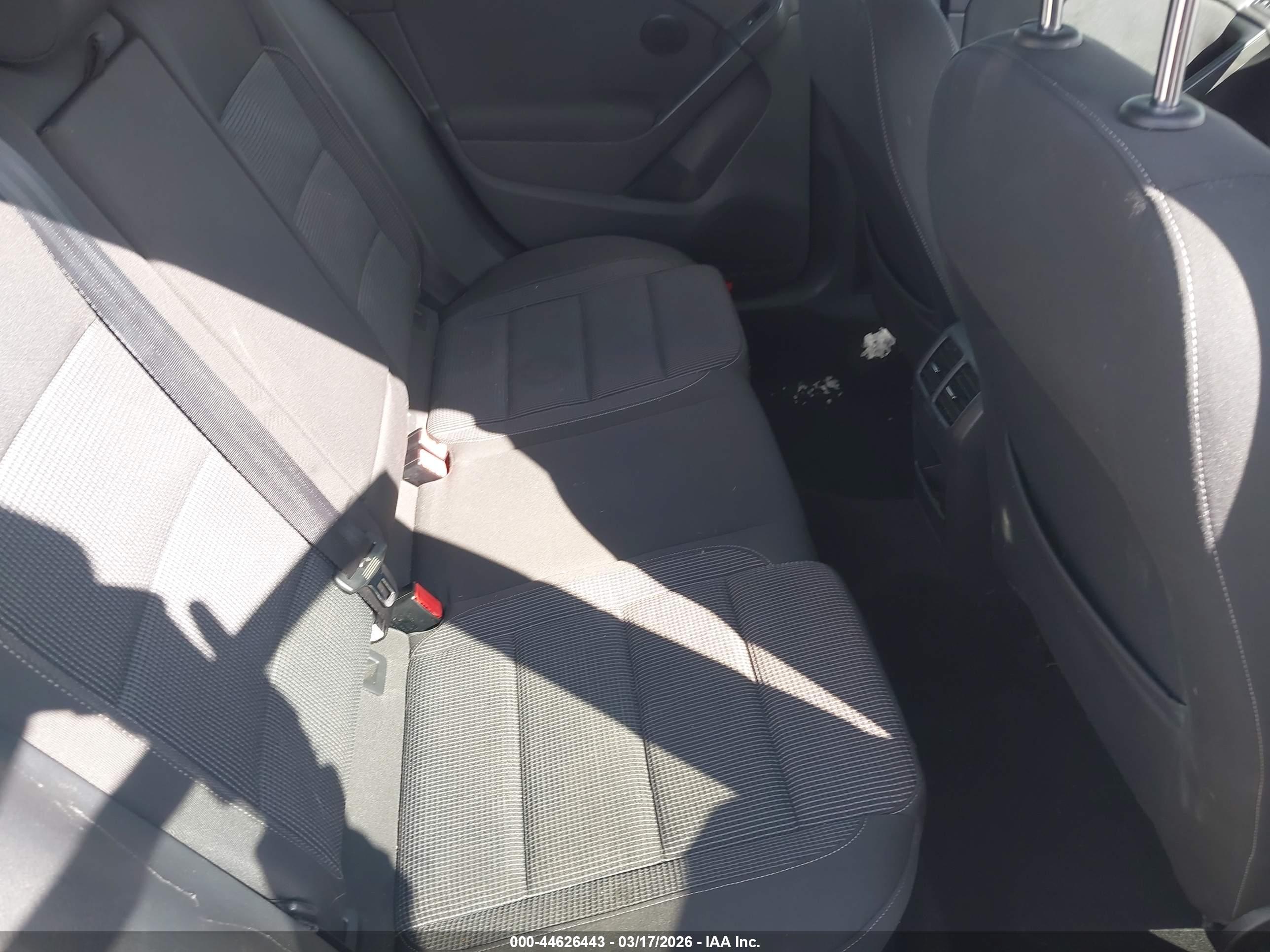 VOLKSWAGEN GOLF image 8