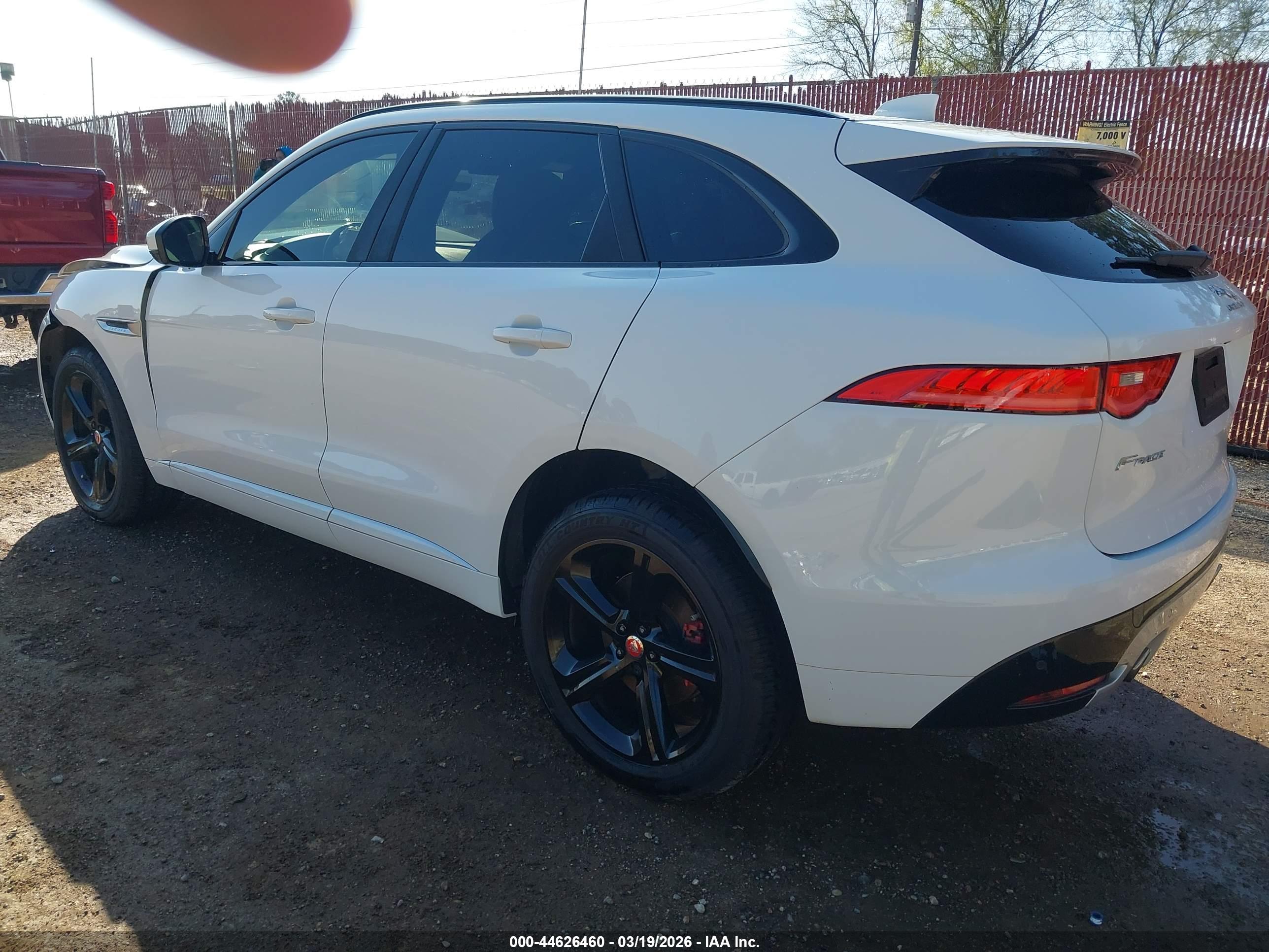 JAGUAR F-PACE image 3