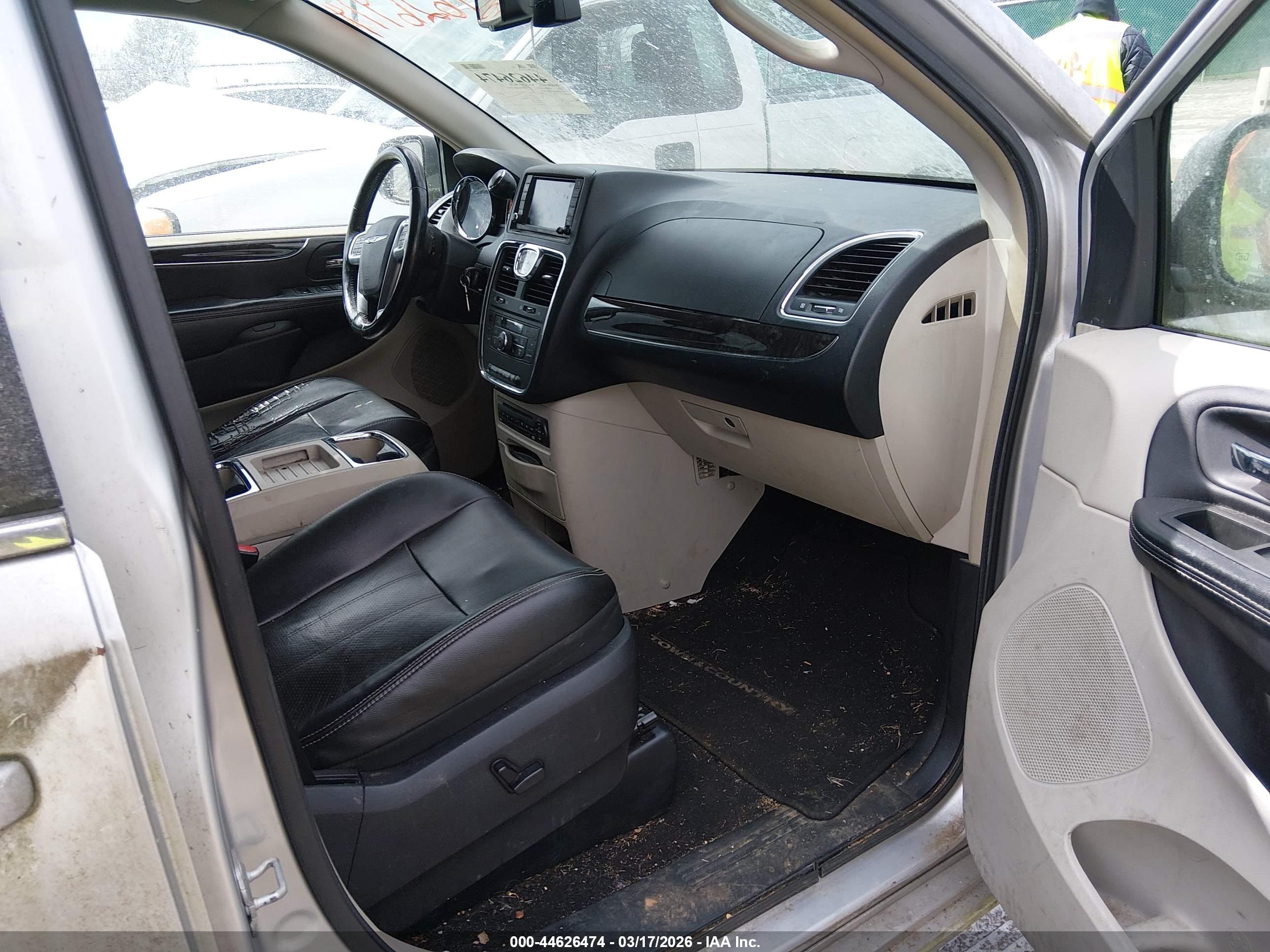 CHRYSLER TOWN image 5