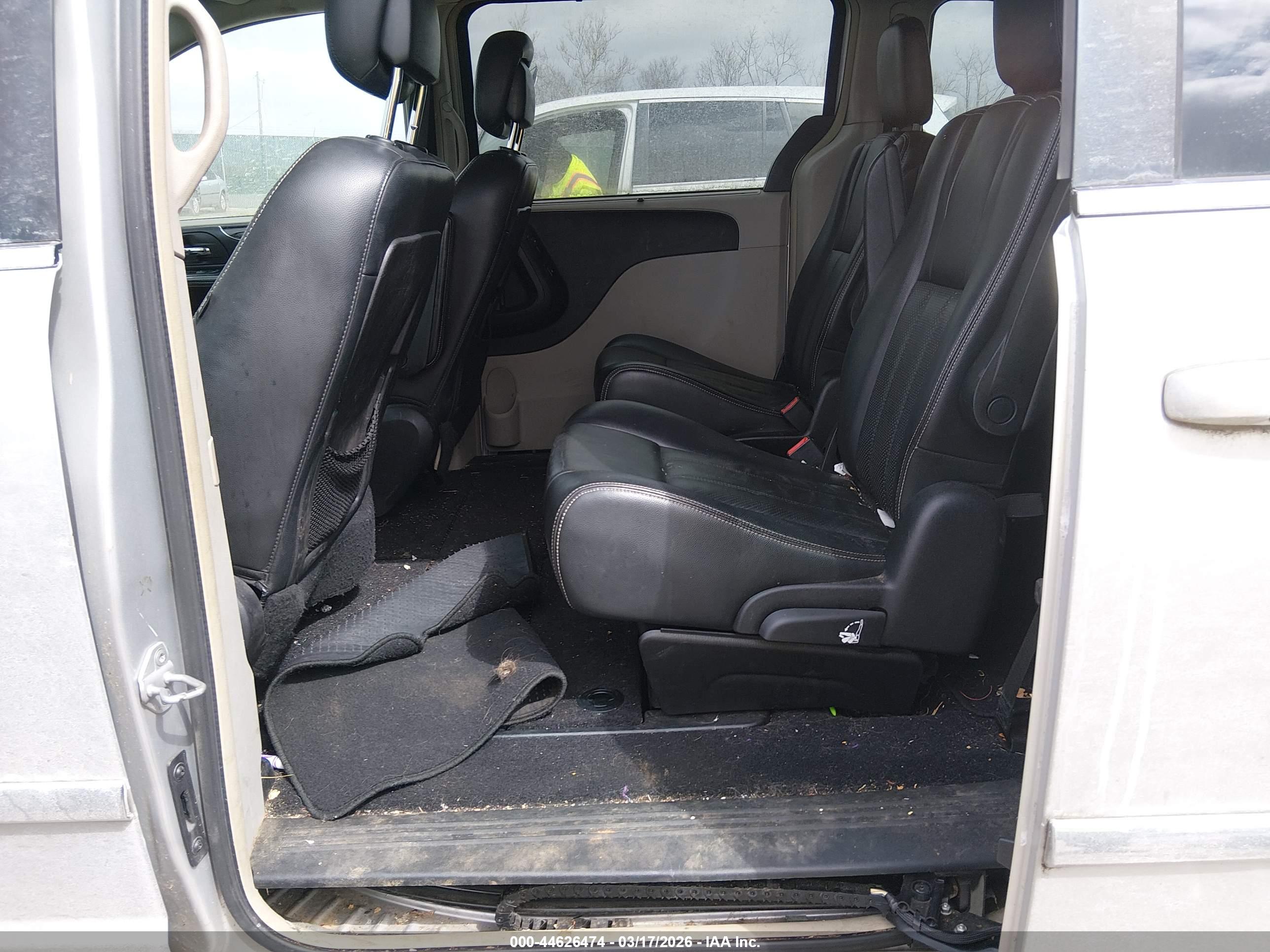 CHRYSLER TOWN image 8