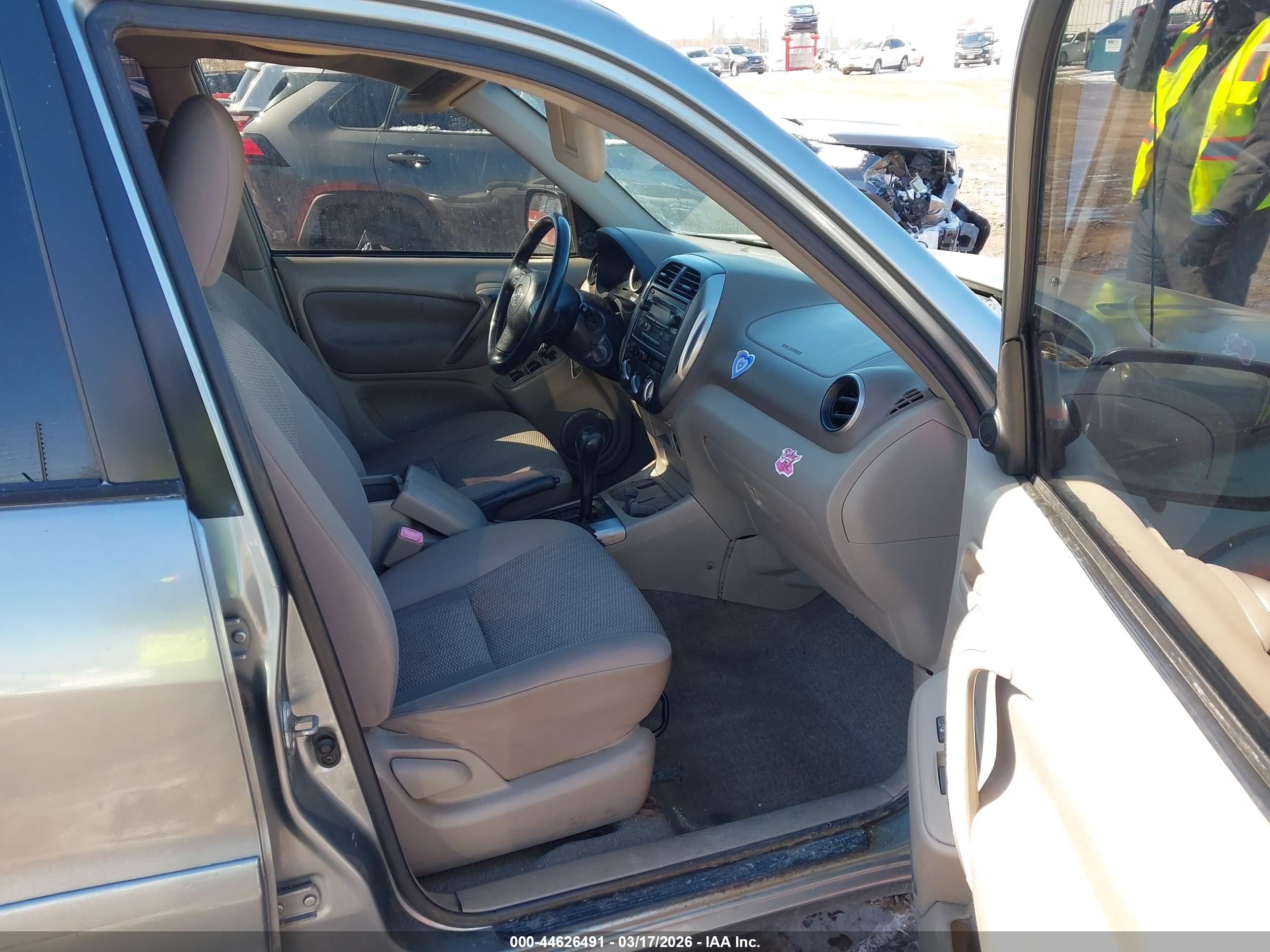 TOYOTA RAV4 image 5