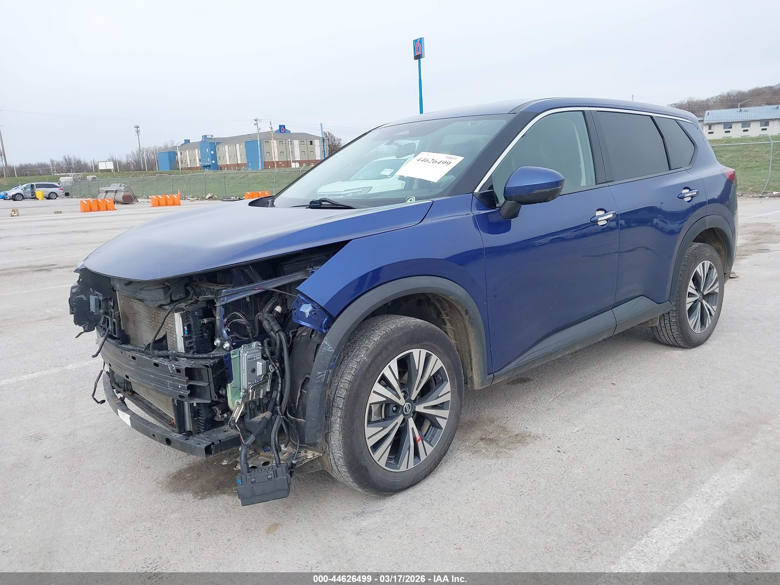 NISSAN ROGUE image 2