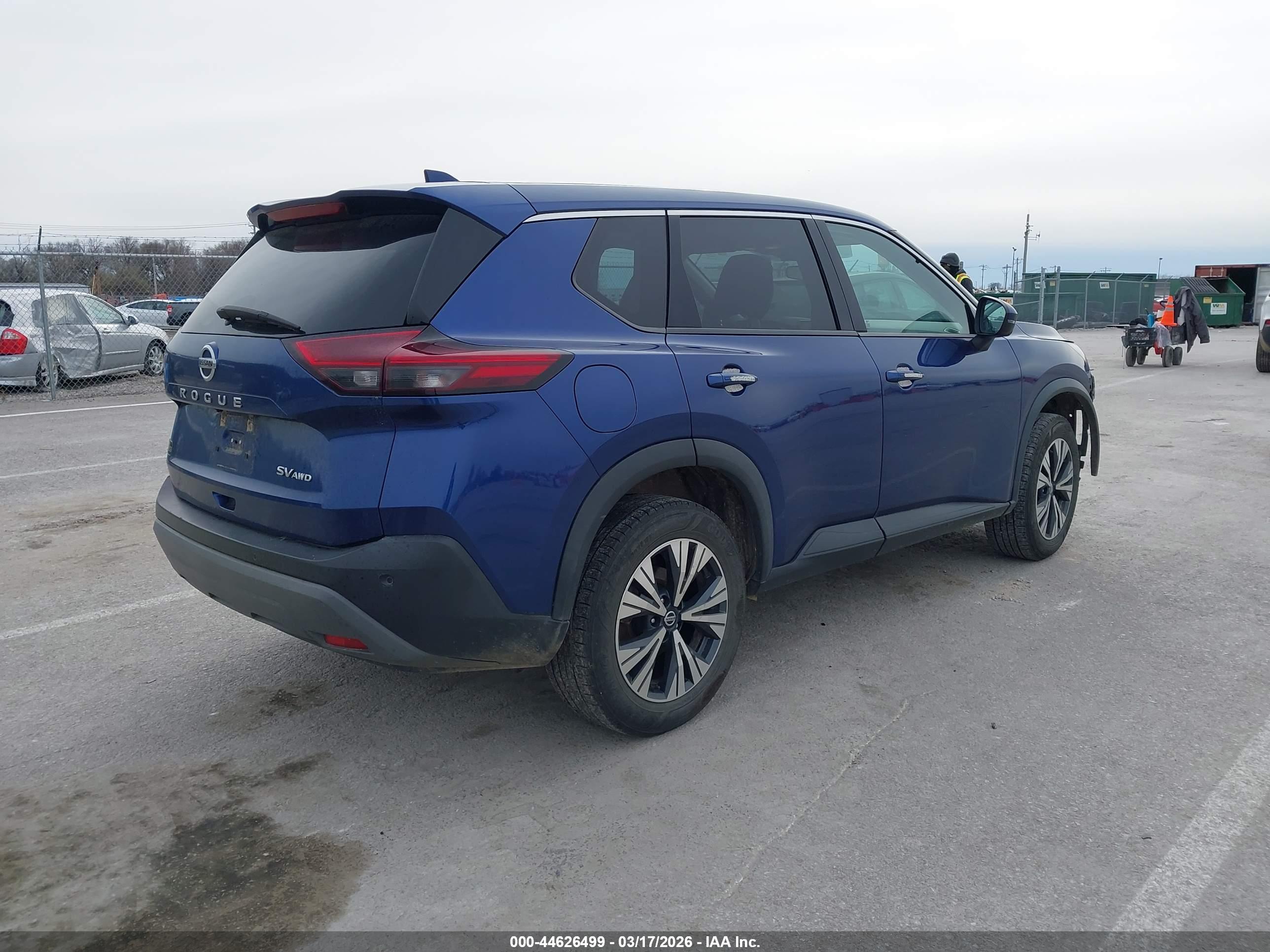 NISSAN ROGUE image 4