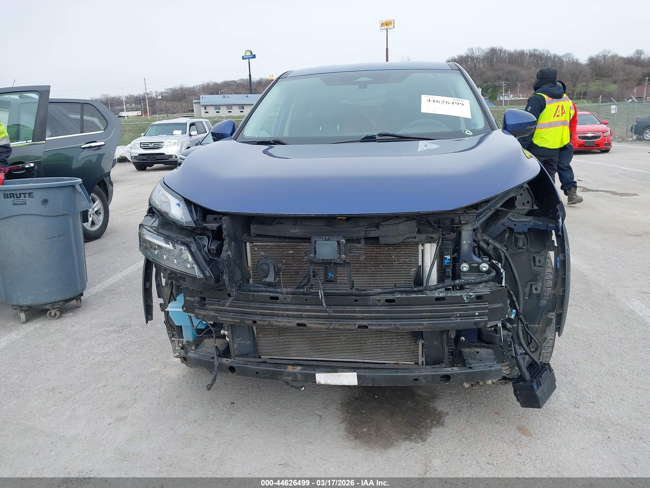 NISSAN ROGUE image 6