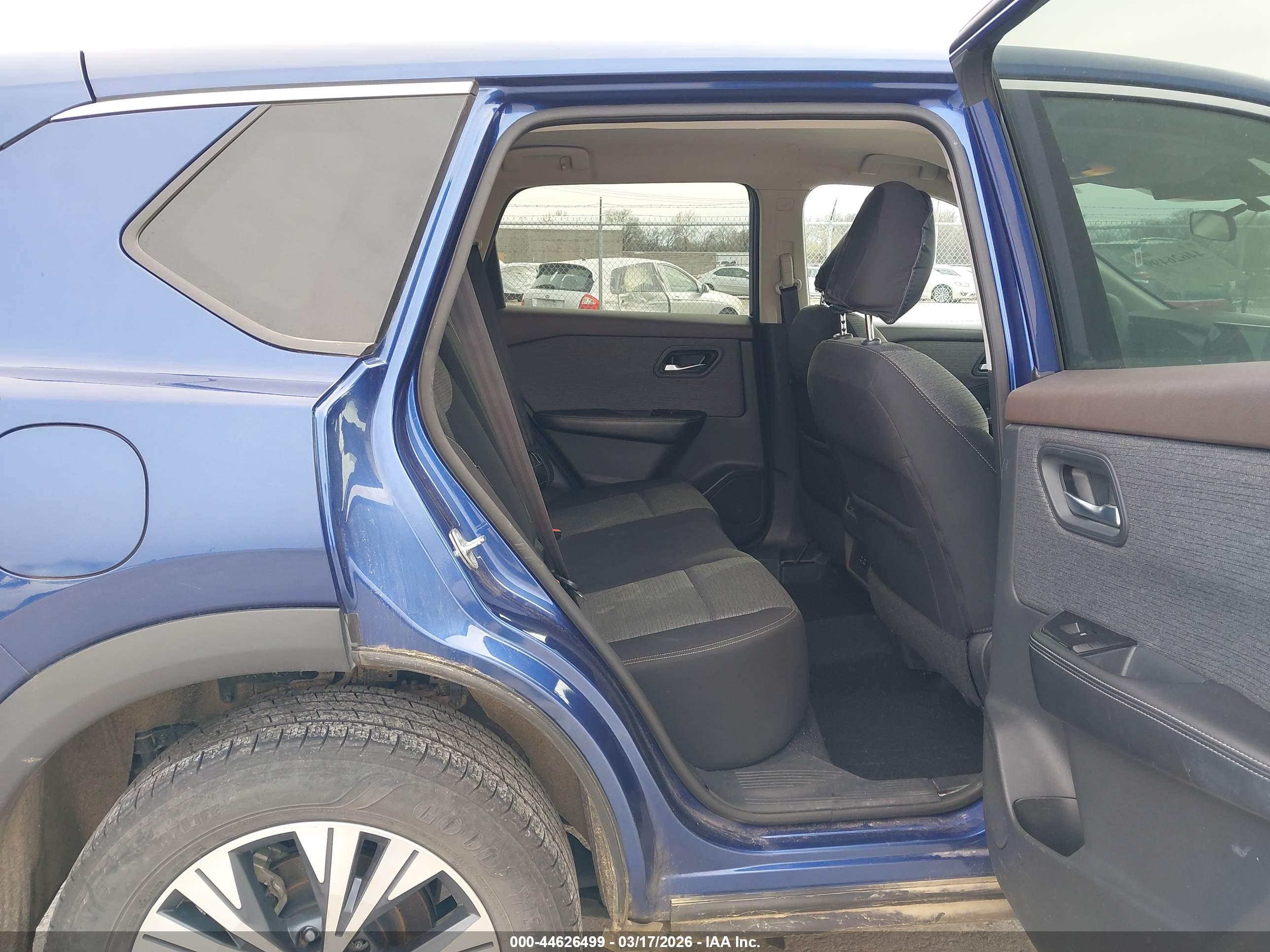 NISSAN ROGUE image 8