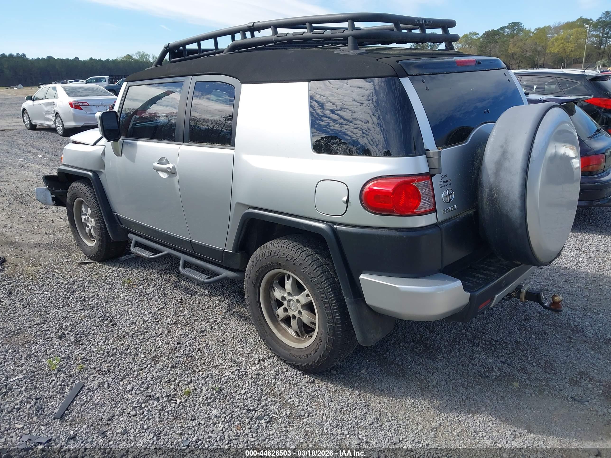 TOYOTA FJ image 3
