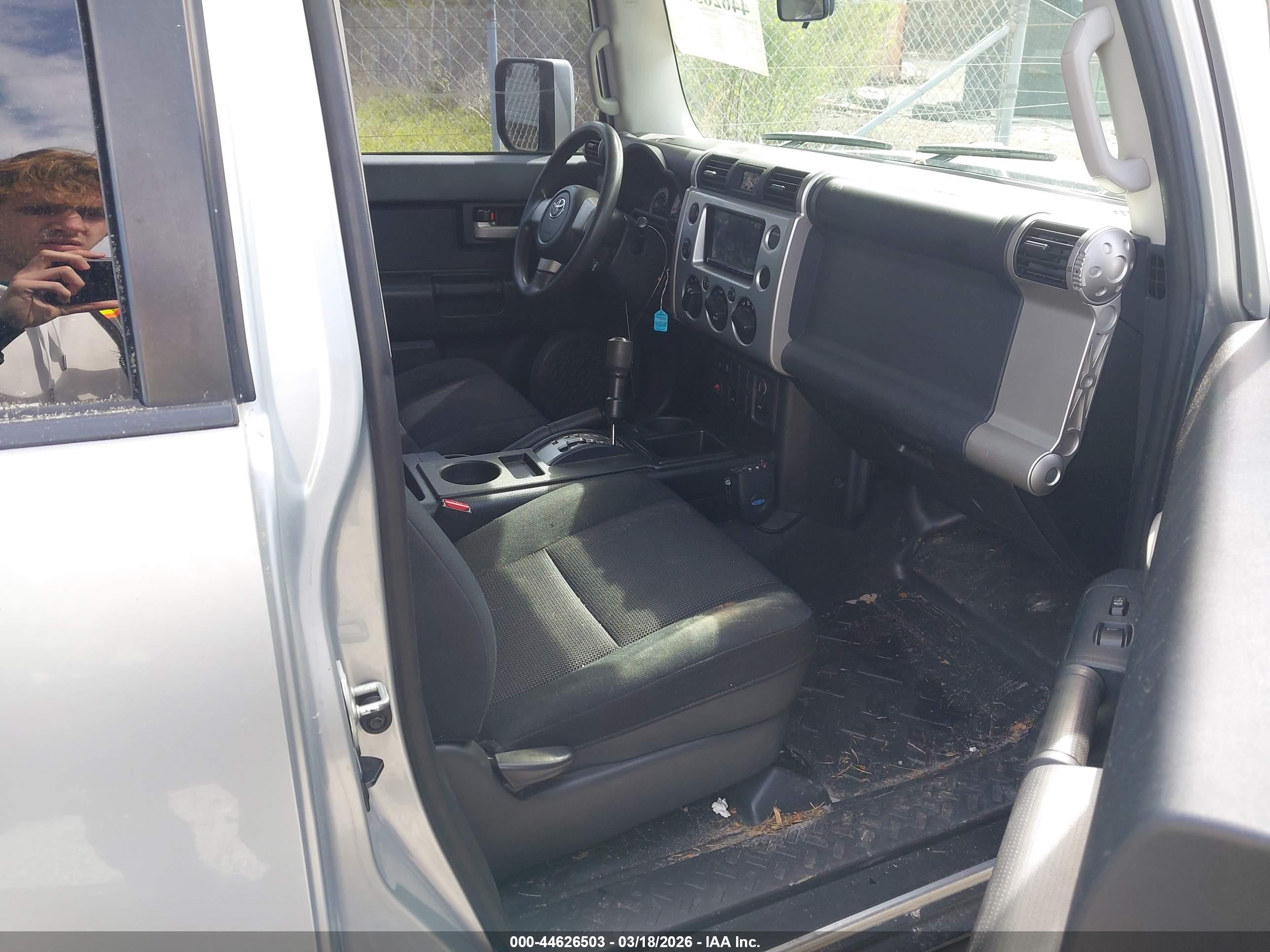 TOYOTA FJ image 5