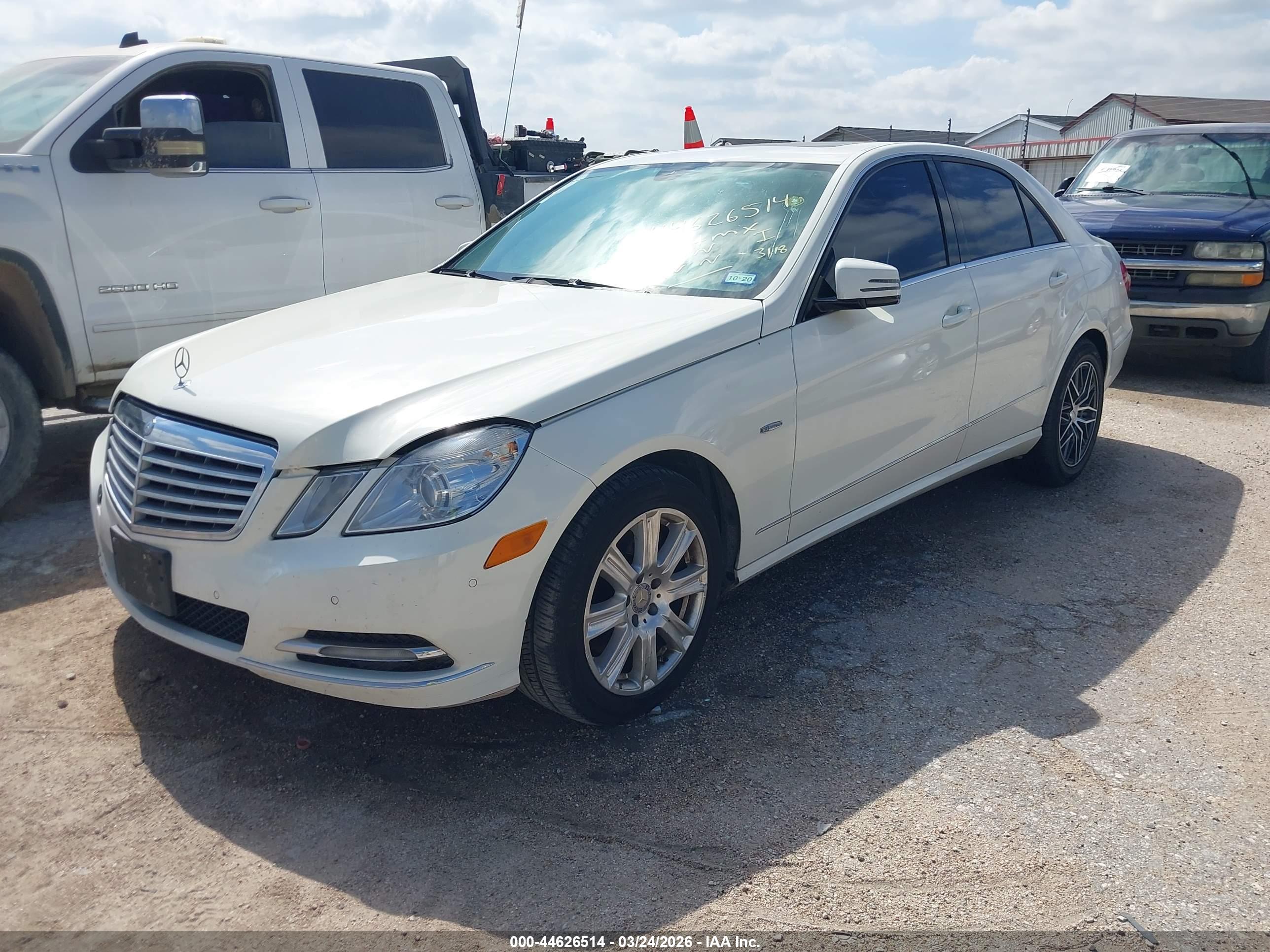 MERCEDES-BENZ E image 2