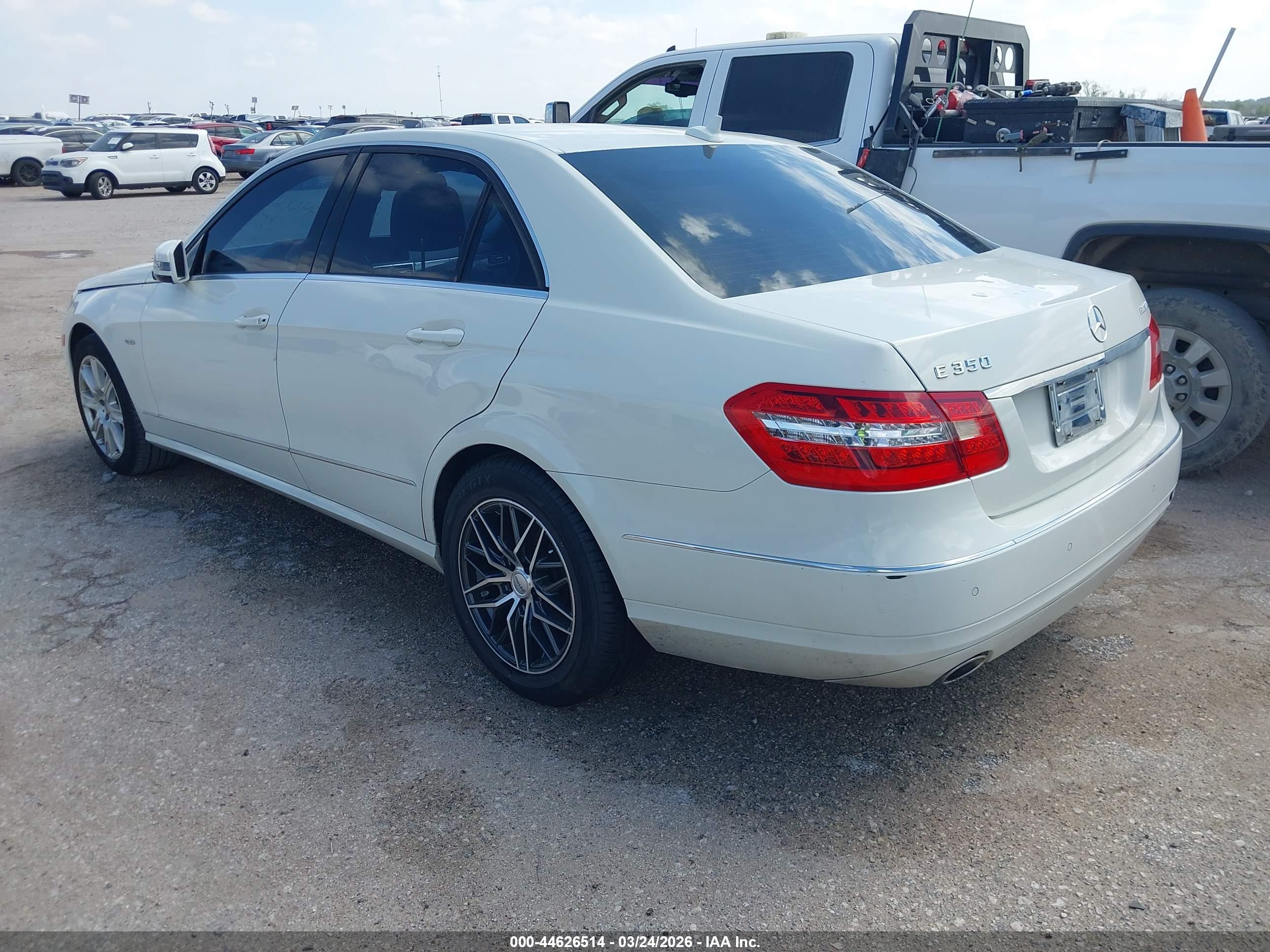 MERCEDES-BENZ E image 3