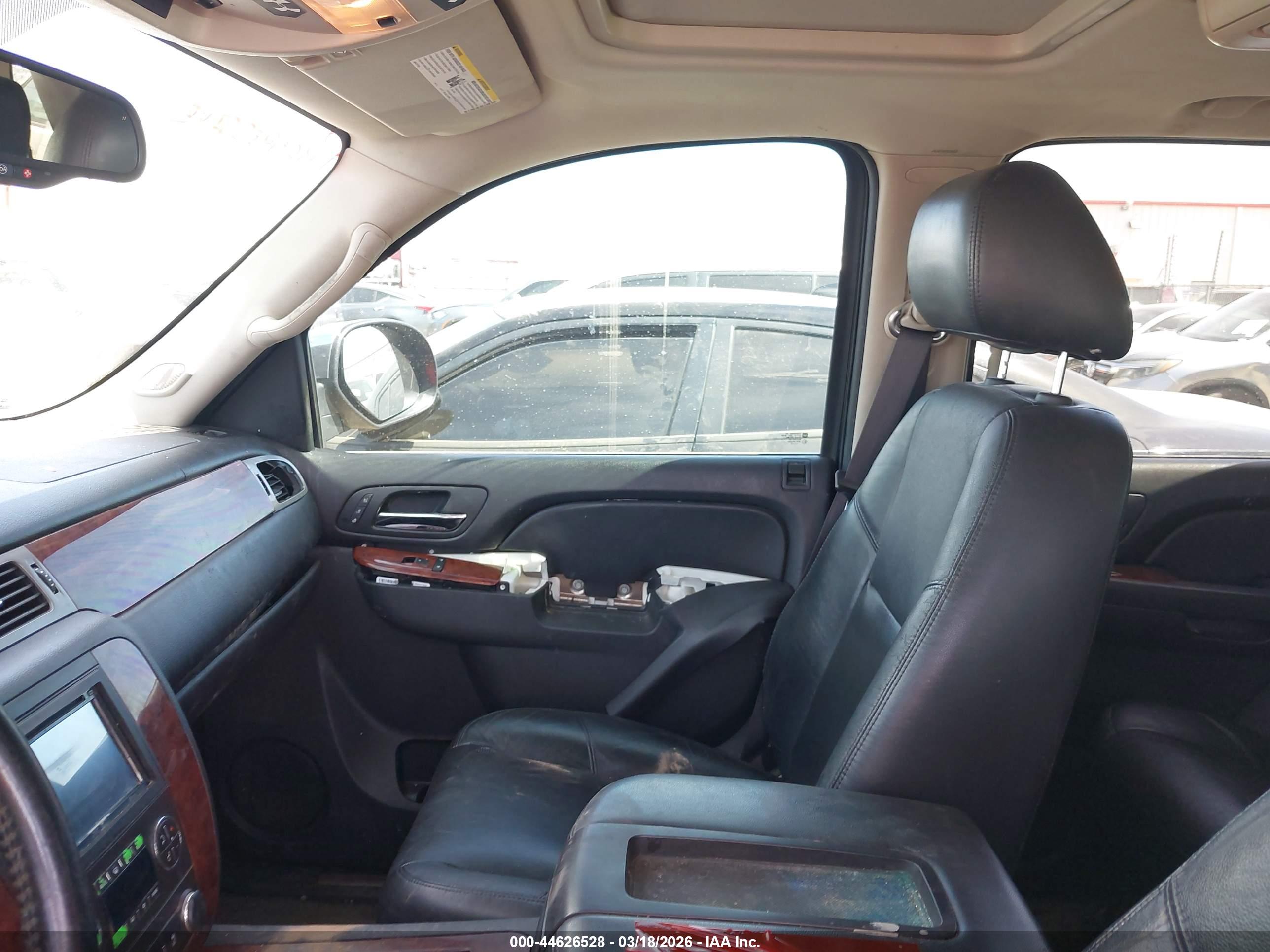 CHEVROLET TAHOE image 5