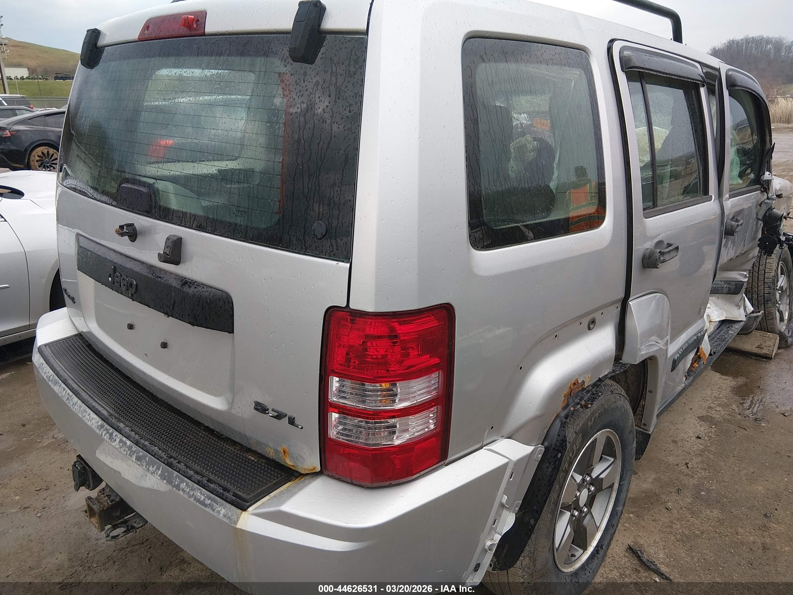 JEEP LIBERTY image 4
