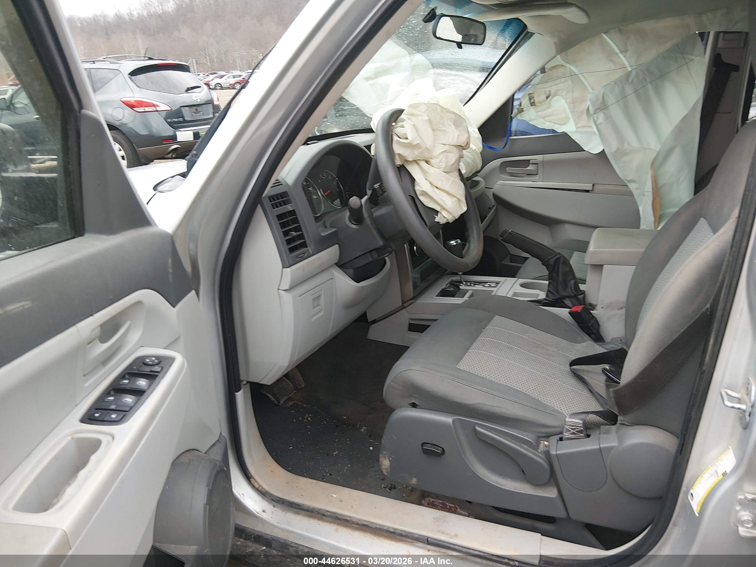 JEEP LIBERTY image 5