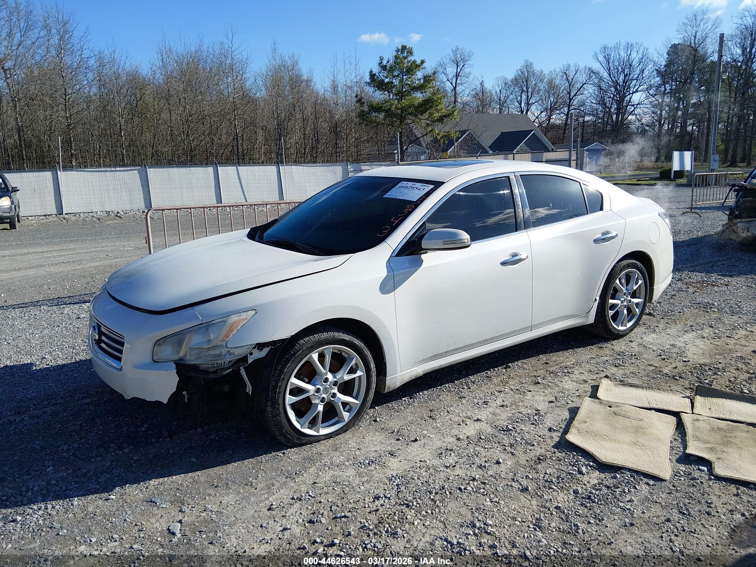 NISSAN MAXIMA image 2